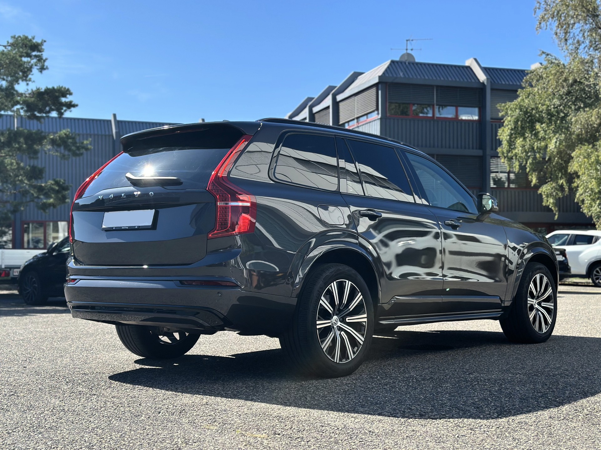 VOLVO XC90 B5 Diesel Mild Hybrid AWD Plus Dark-image-3
