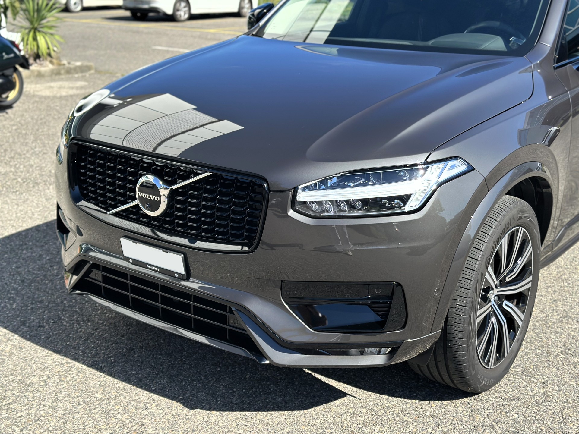 VOLVO XC90 B5 Diesel Mild Hybrid AWD Plus Dark-image-1