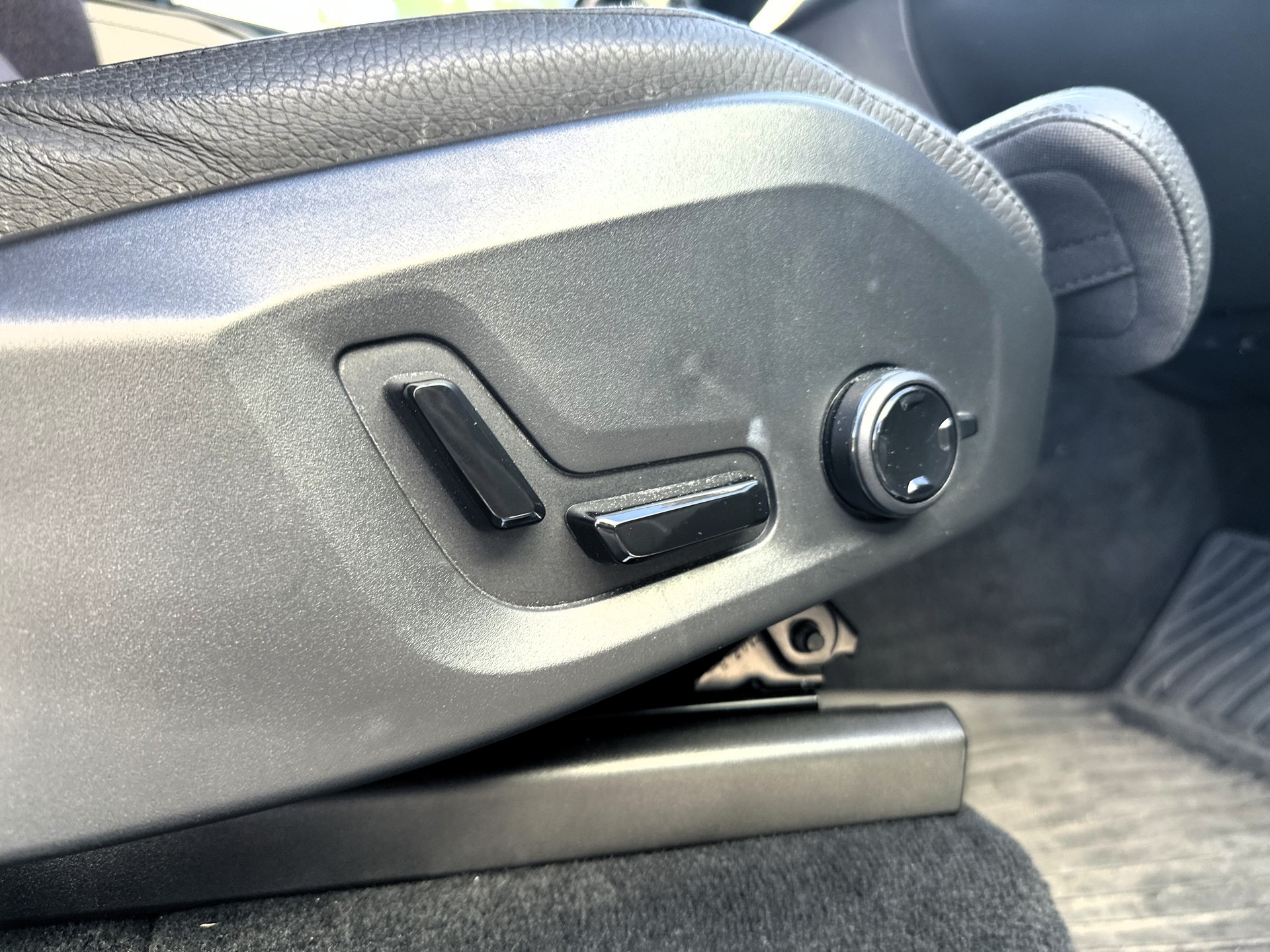 VOLVO XC90 B5 Diesel Mild Hybrid AWD Plus Dark-image-16