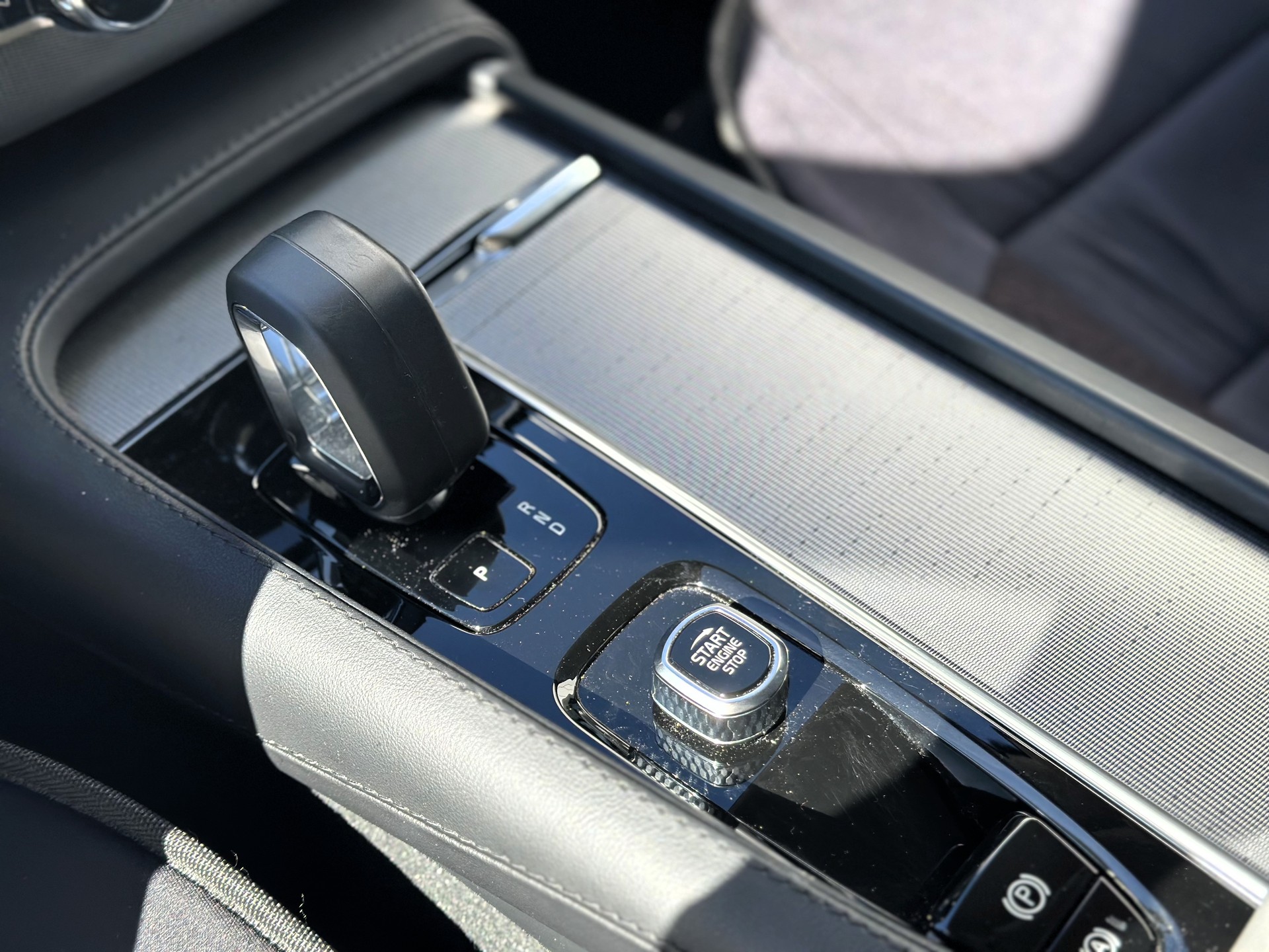 VOLVO XC90 B5 Diesel Mild Hybrid AWD Plus Dark-image-10