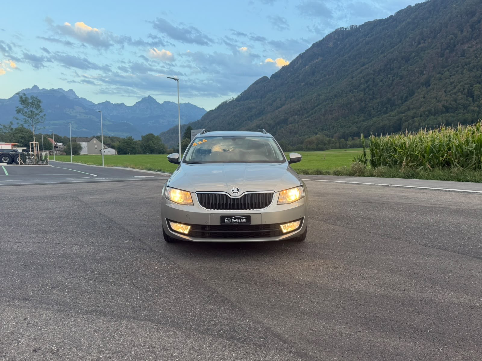 SKODA Octavia Combi 2.0 TDI-image-2
