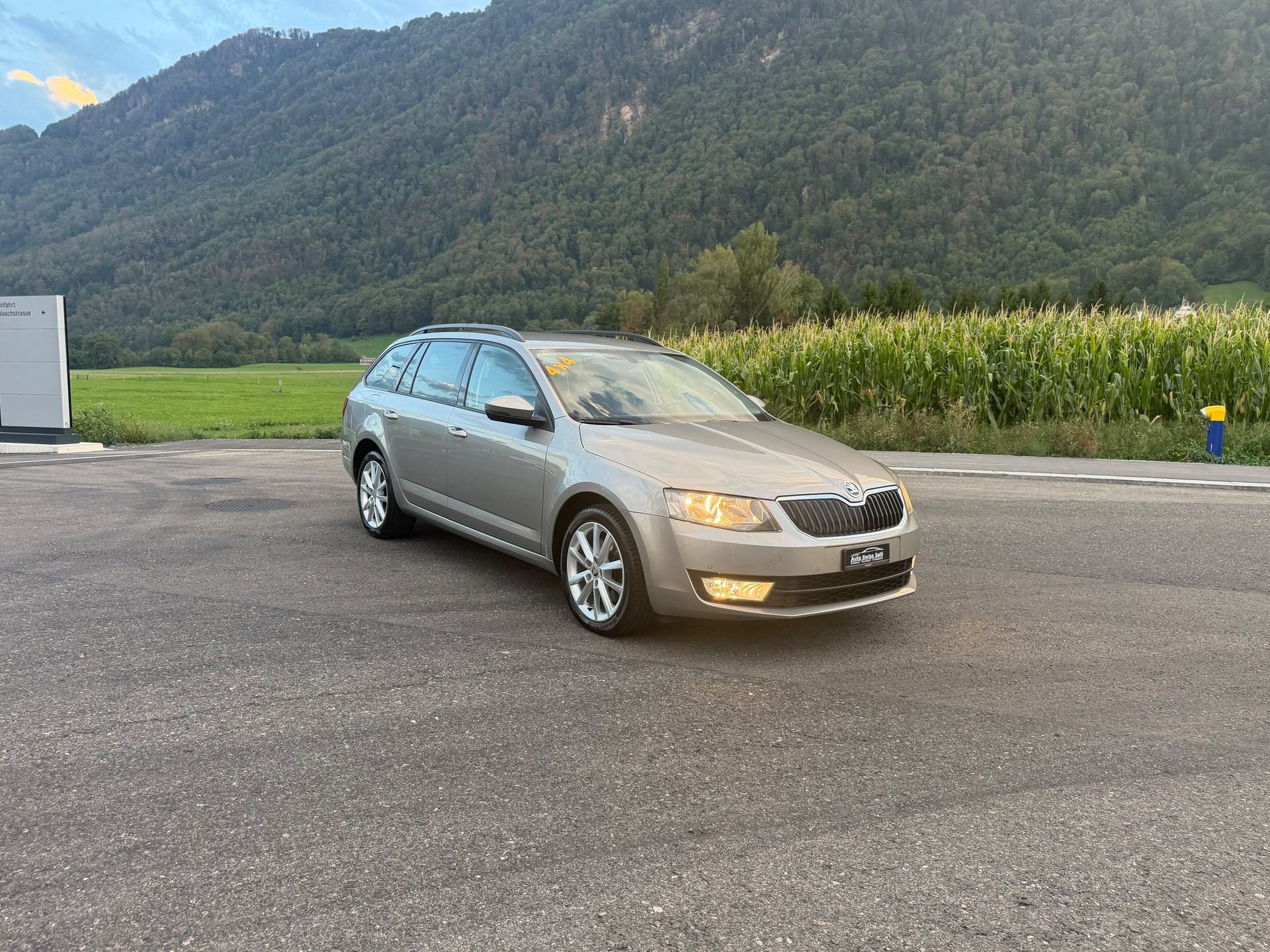 SKODA Octavia Combi 2.0 TDI-image-1