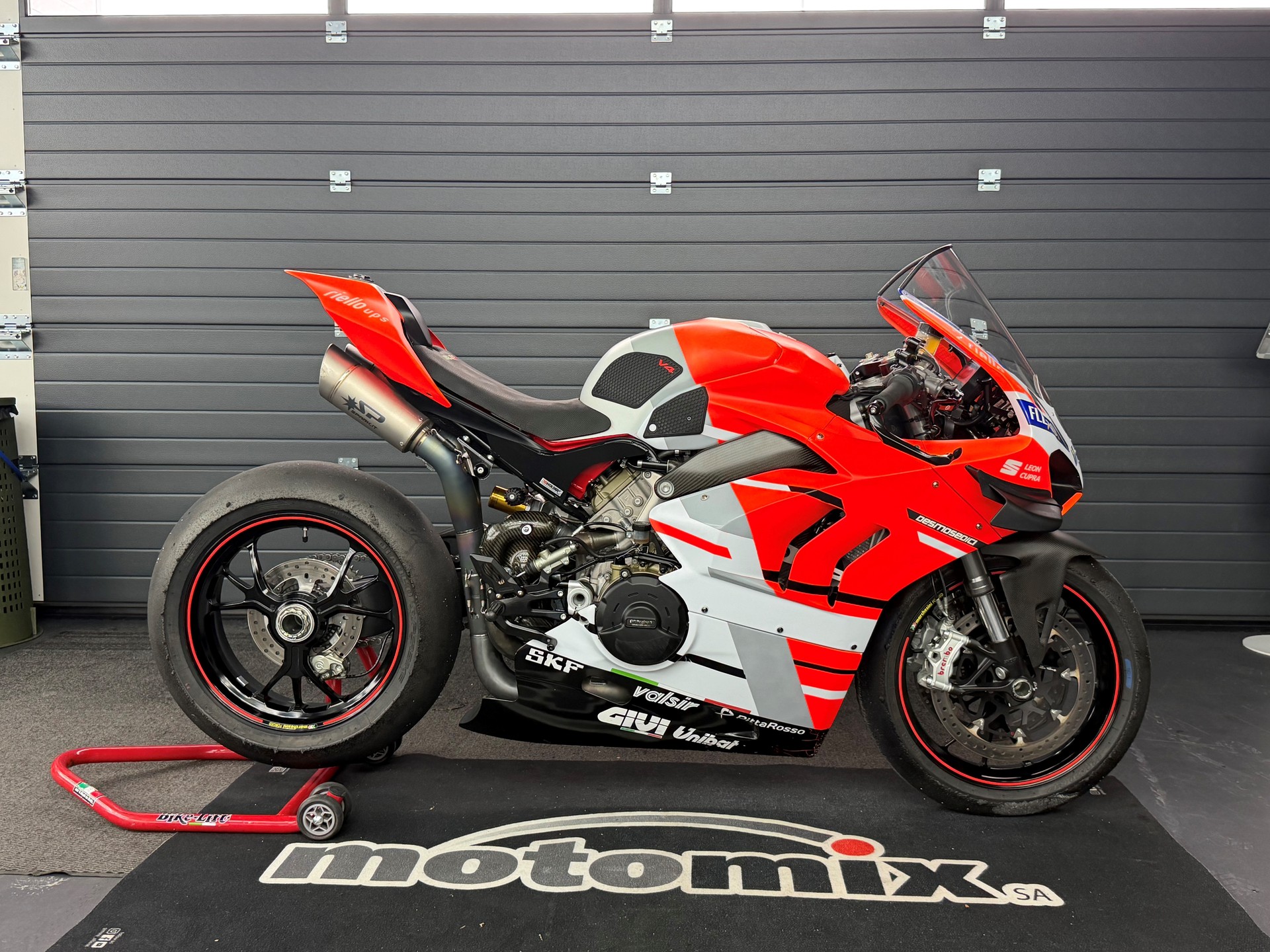 DUCATI Panigale 1103 V4-showroom-element-2