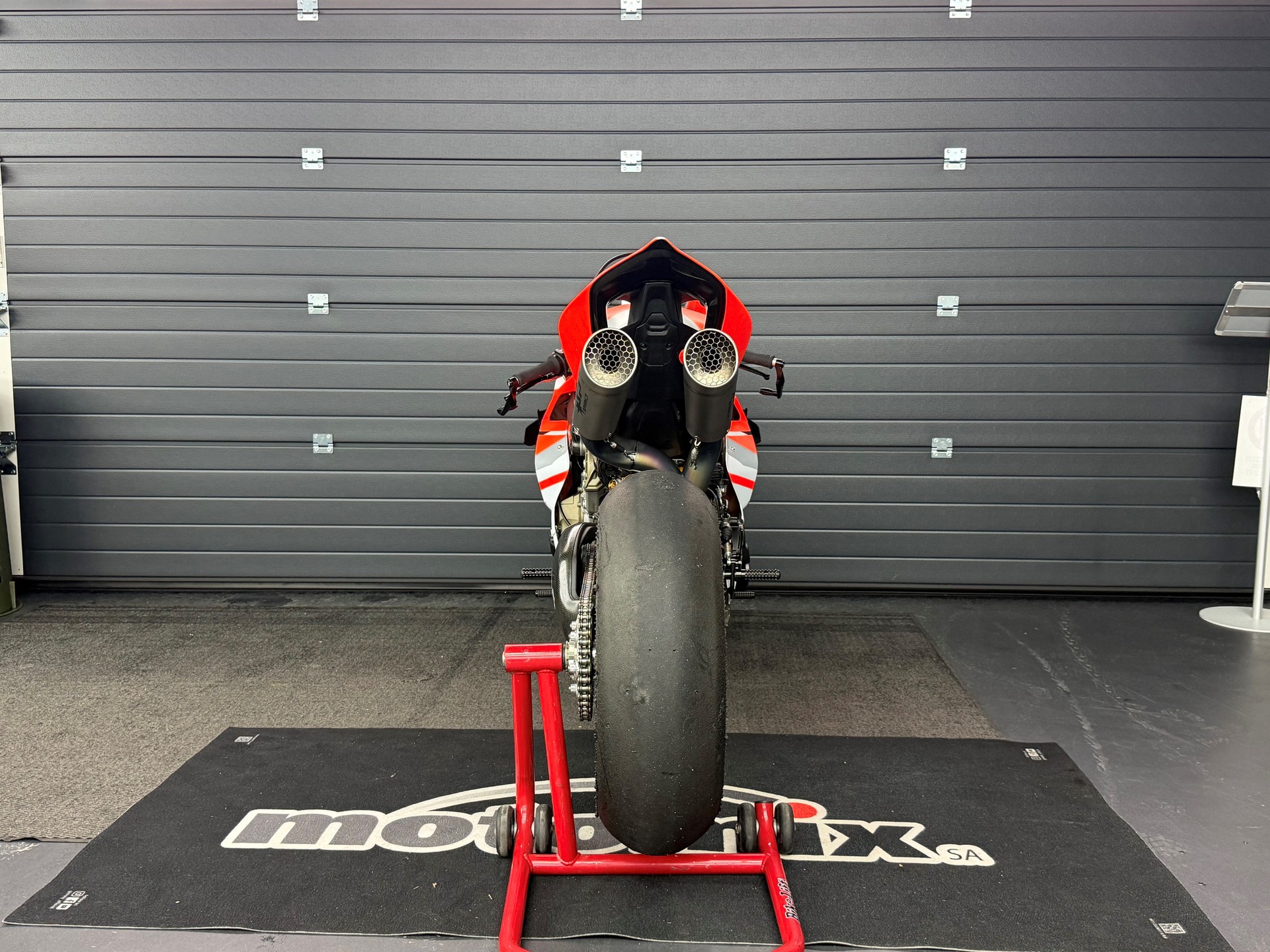 DUCATI Panigale 1103 V4-showroom-element-3