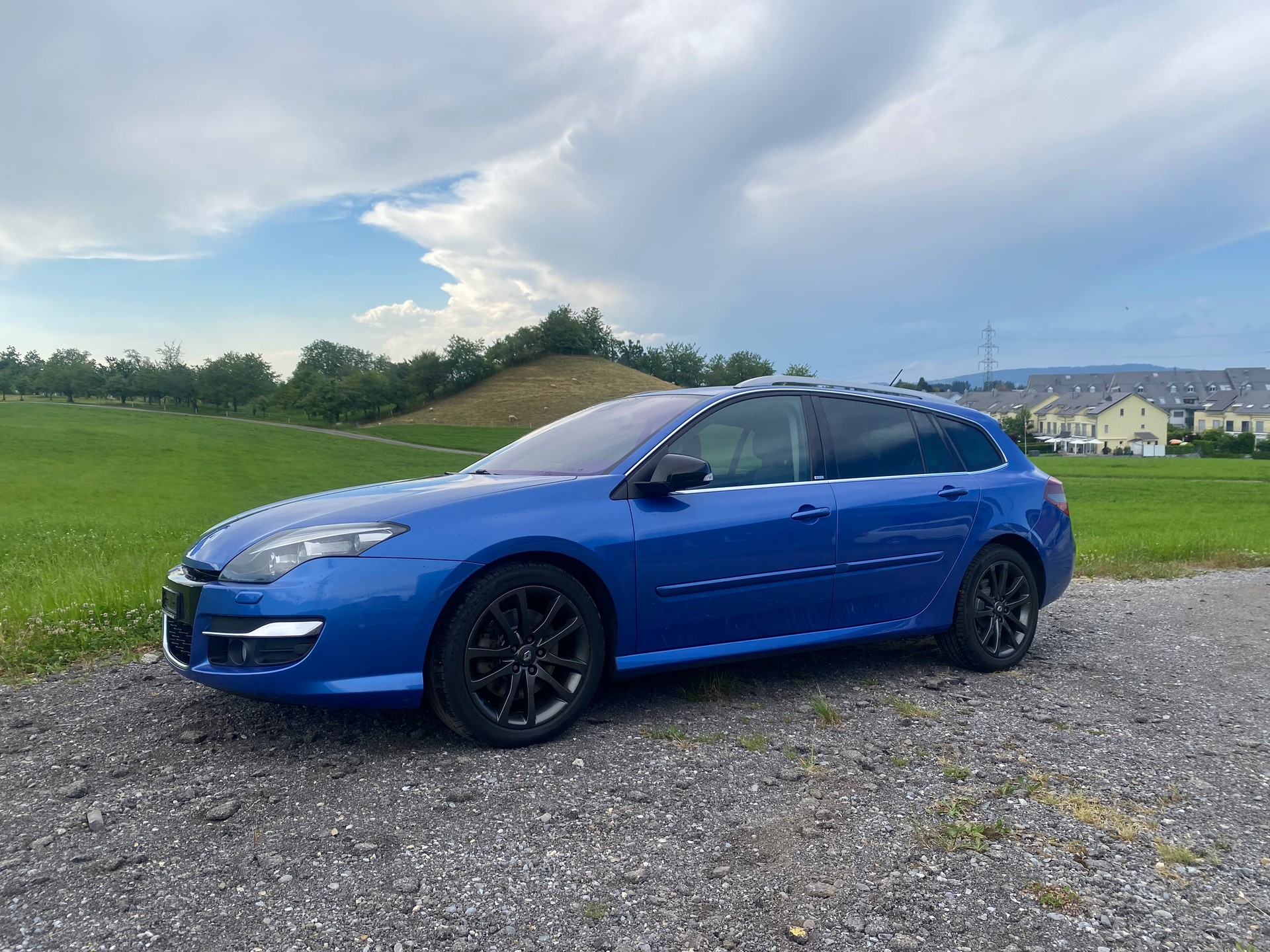 RENAULT Laguna Grandtour 2.0 dCi Bose Automatic-image-0