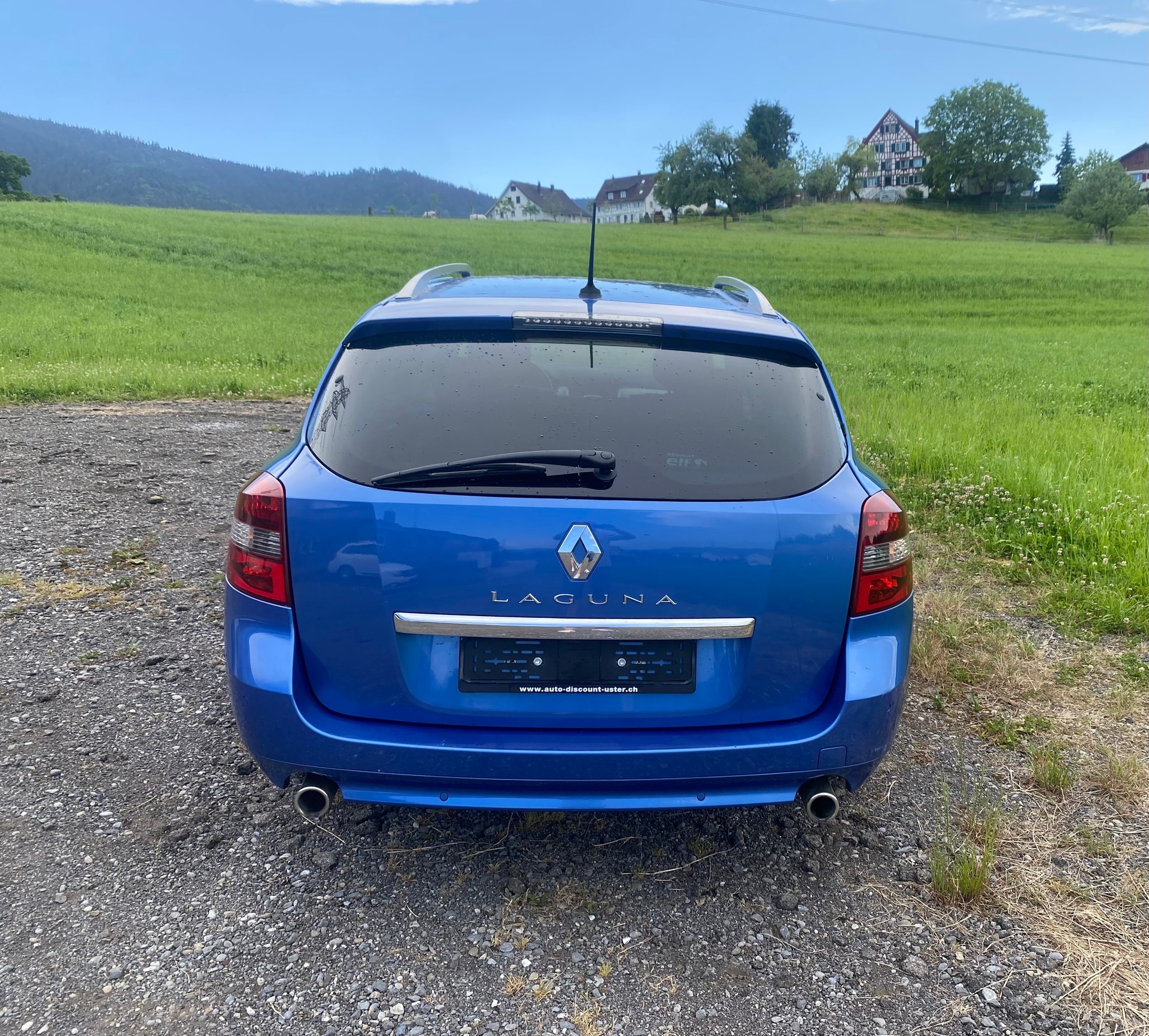RENAULT Laguna Grandtour 2.0 dCi Bose Automatic-image-5