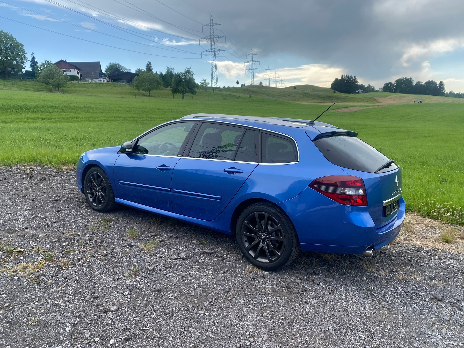 RENAULT Laguna Grandtour 2.0 dCi Bose Automatic-image-1