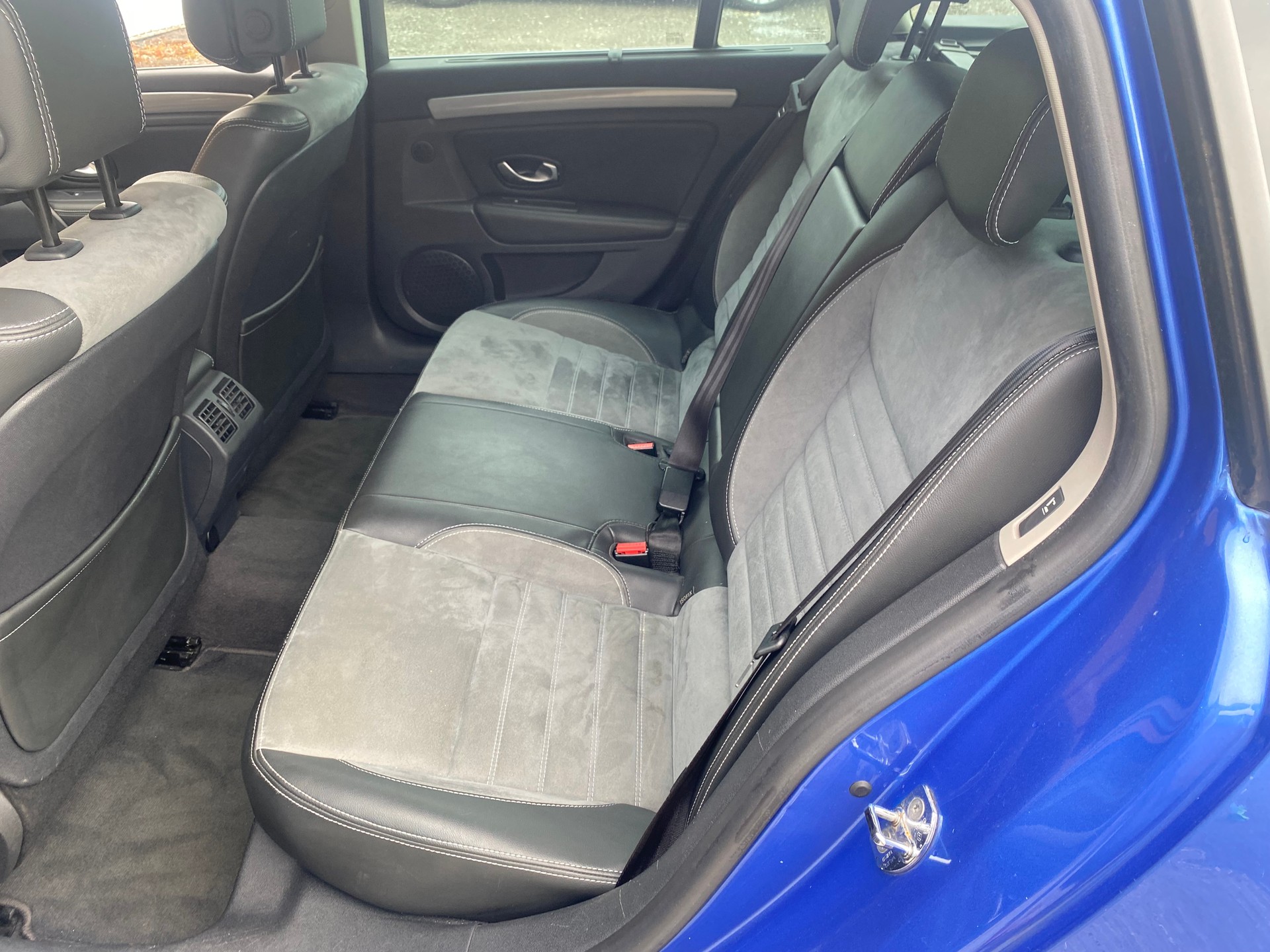RENAULT Laguna Grandtour 2.0 dCi Bose Automatic-image-8