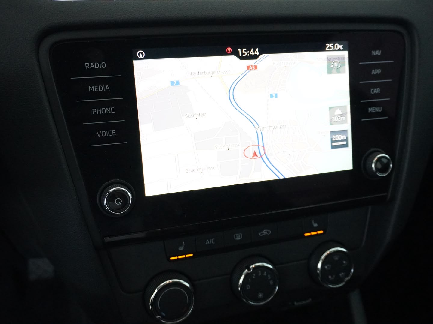 SKODA Octavia Combi 1.4 TSI Ambition-image-9