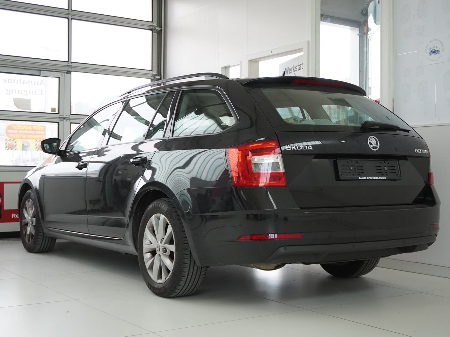 SKODA Octavia Combi 1.4 TSI Ambition-image-1