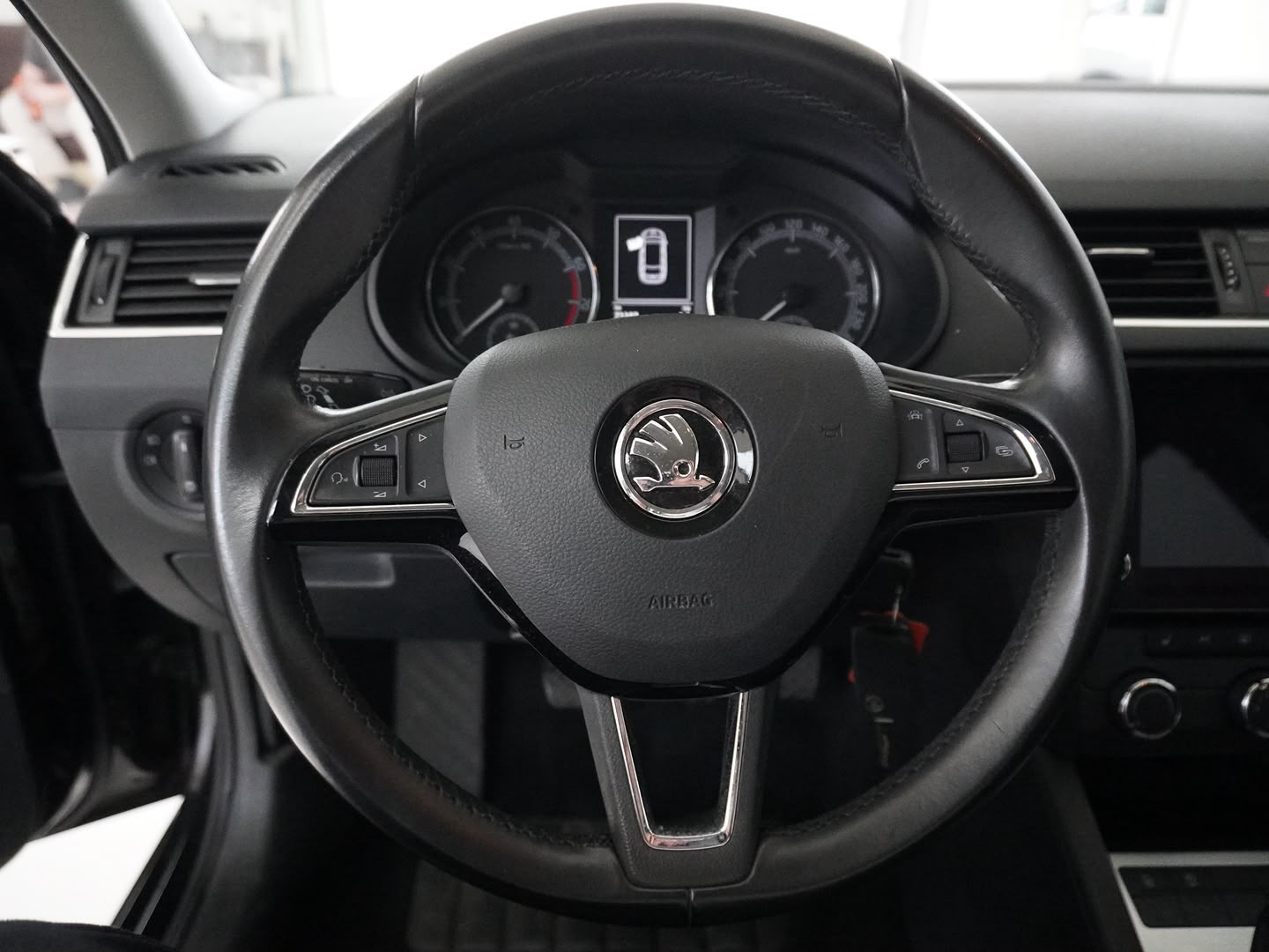 SKODA Octavia Combi 1.4 TSI Ambition-image-7