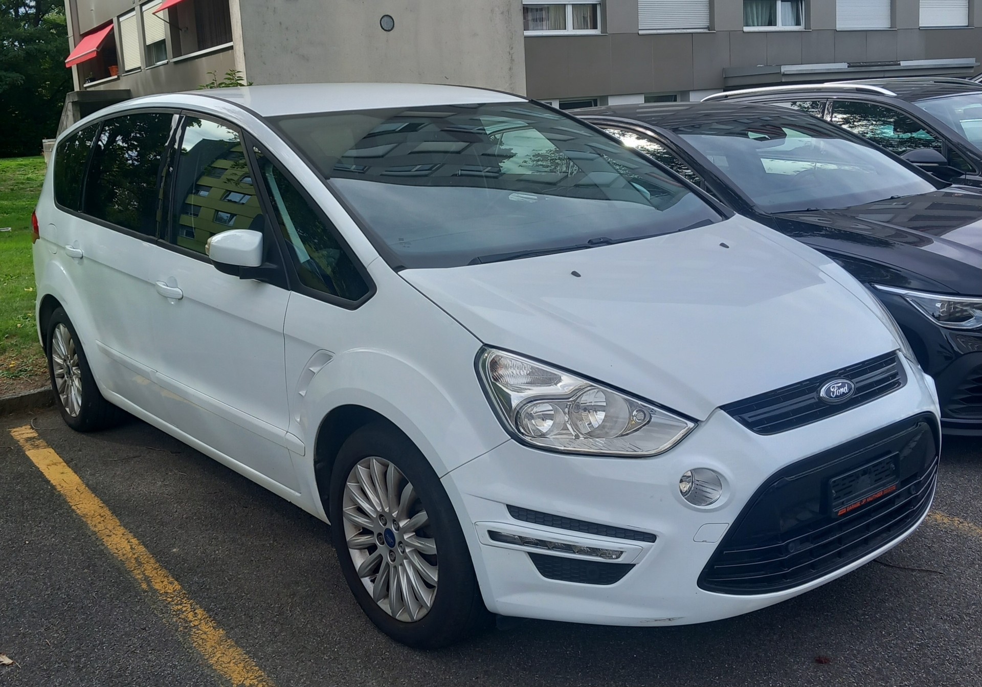 FORD S-Max 1.6 SCTi Titanium-image-1