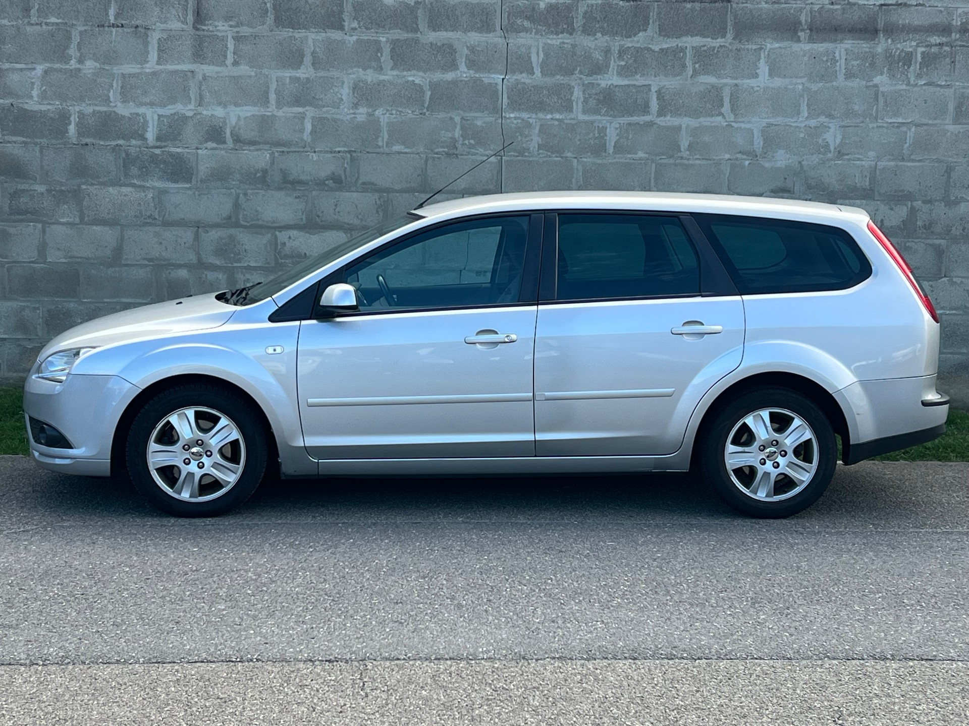 FORD Focus 2.0i Carving-image-1
