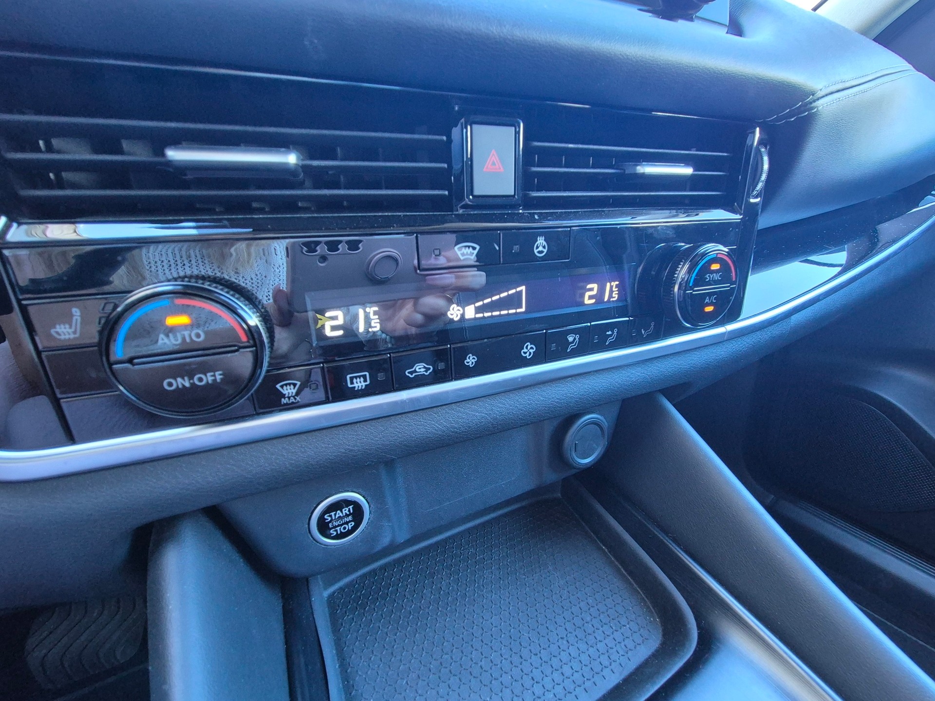 NISSAN Qashqai 1.3 DIG-T MHEV N-Connecta Xtronic-image-7