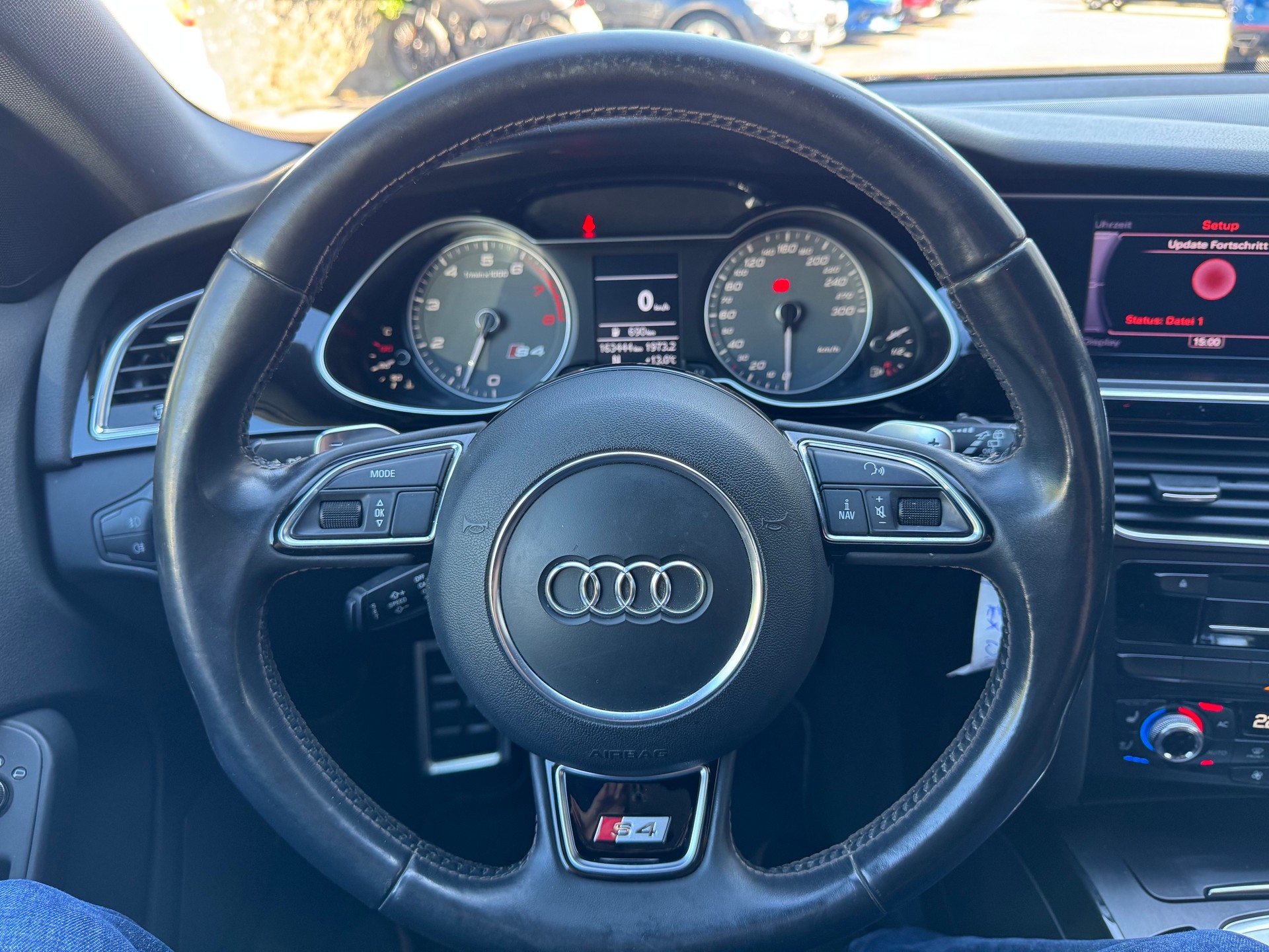 AUDI S4 Avant 3.0 TFSI quattro S-tronic-image-16