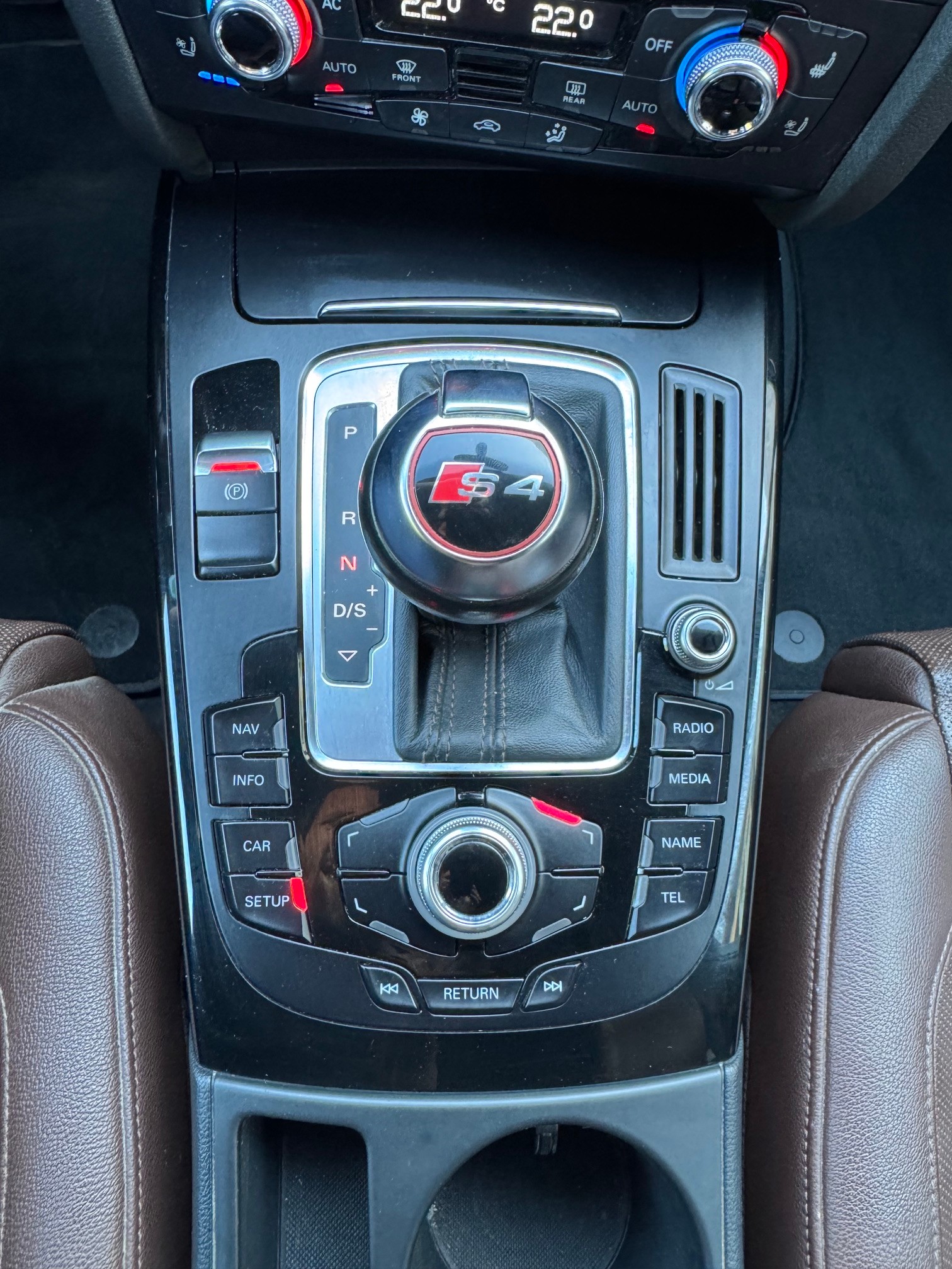 AUDI S4 Avant 3.0 TFSI quattro S-tronic-image-14