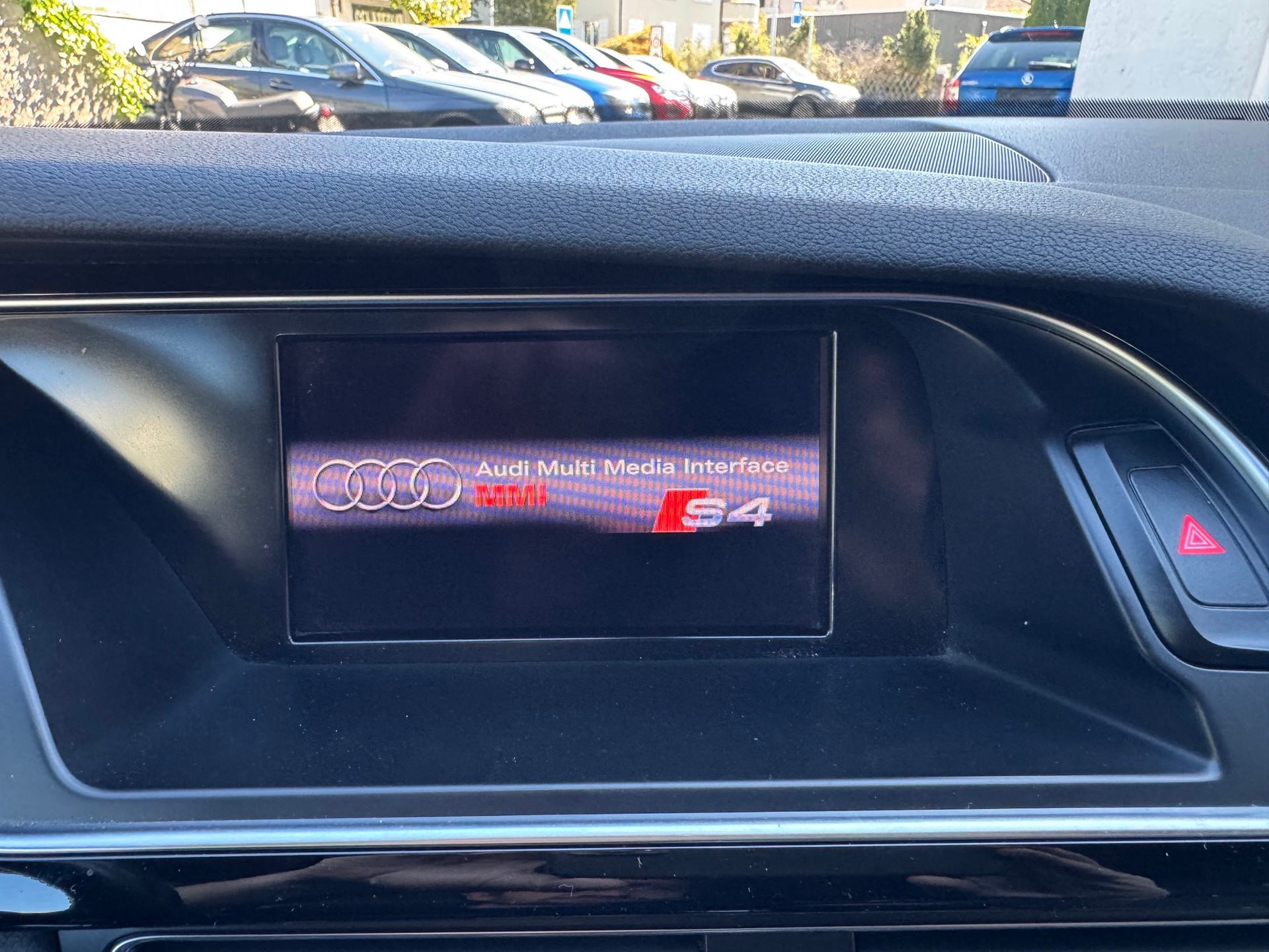 AUDI S4 Avant 3.0 TFSI quattro S-tronic-image-9