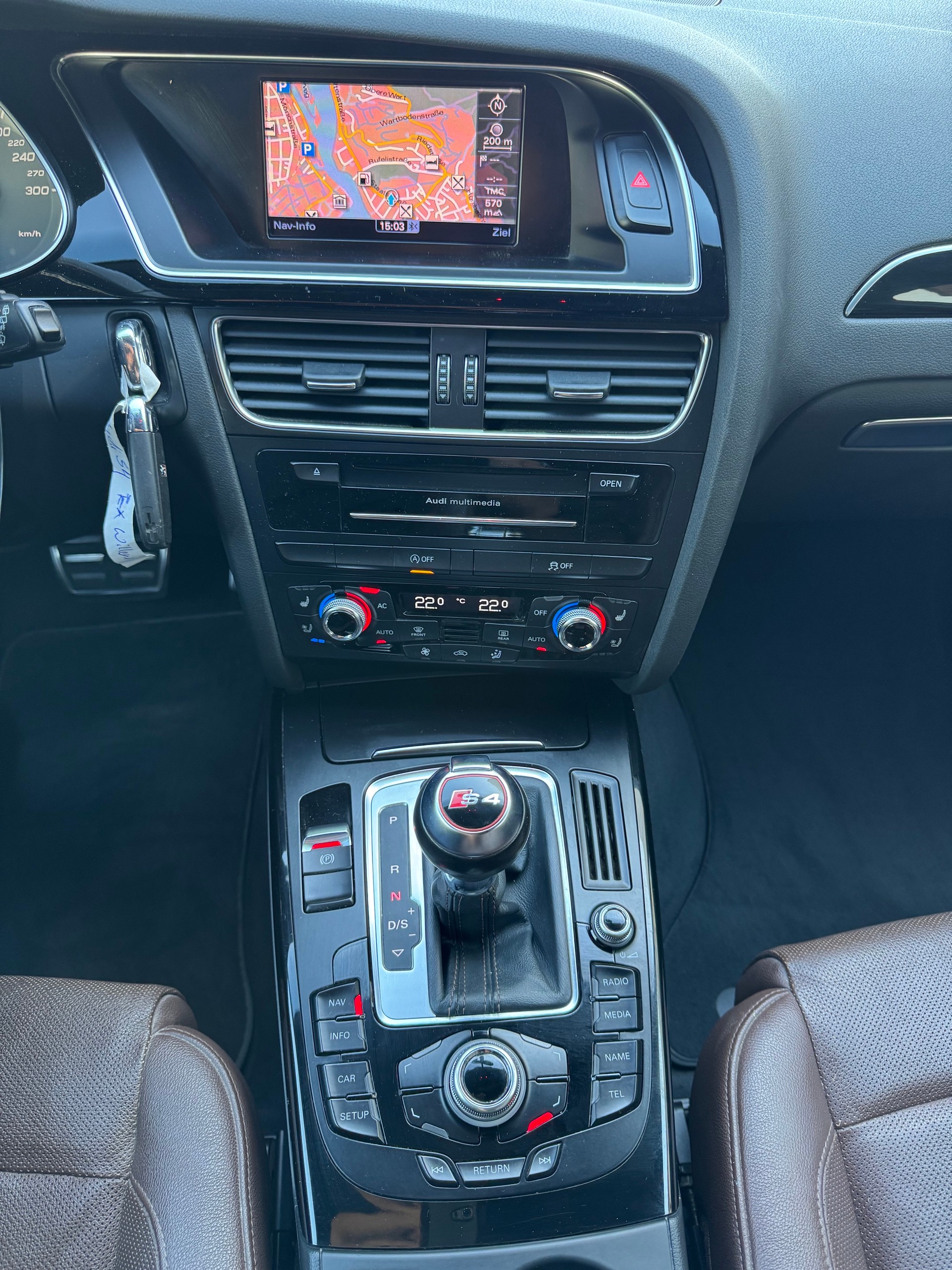 AUDI S4 Avant 3.0 TFSI quattro S-tronic-image-15