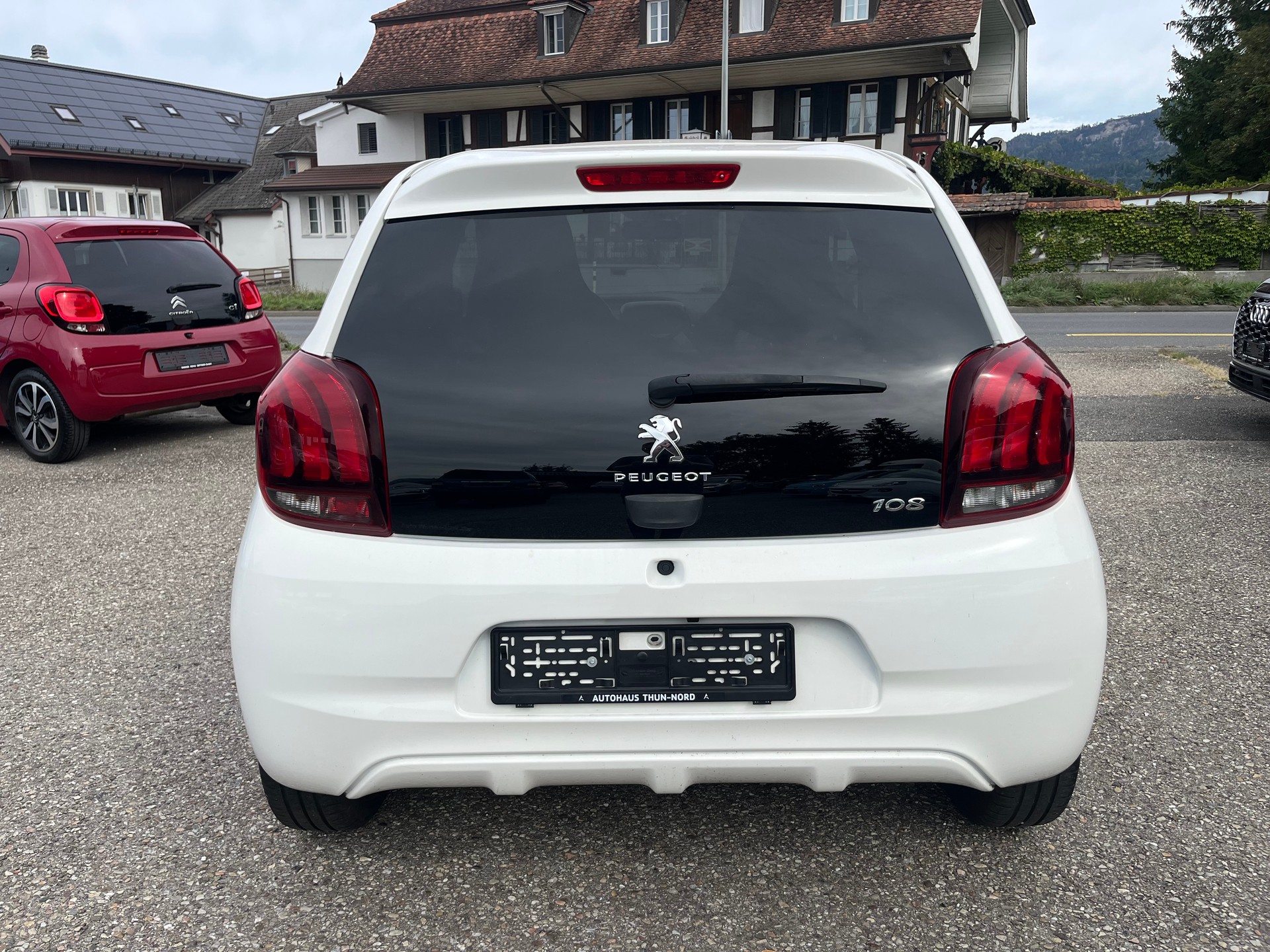 PEUGEOT 108 1.2 VTi Allure-image-5