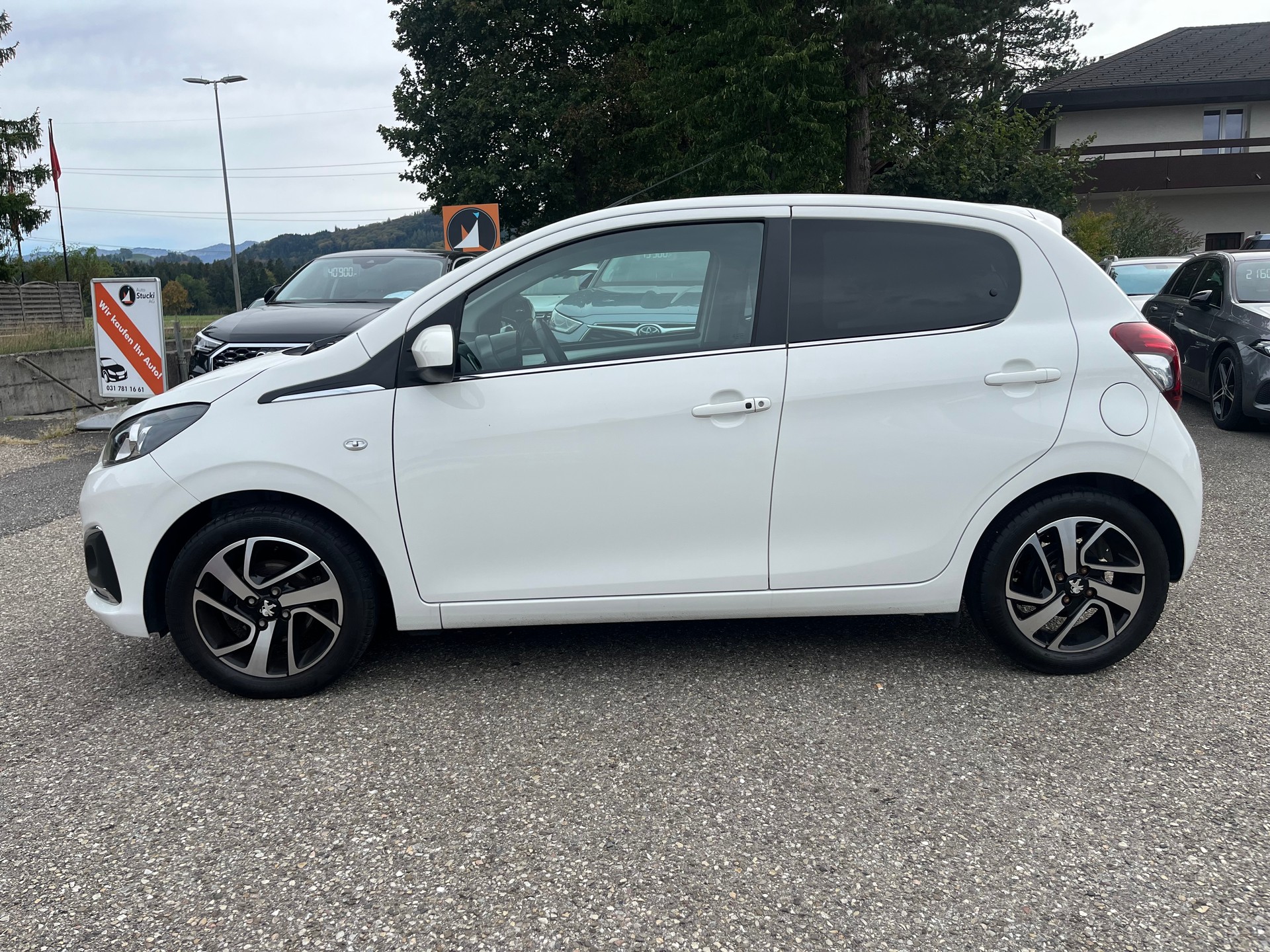 PEUGEOT 108 1.2 VTi Allure-image-7