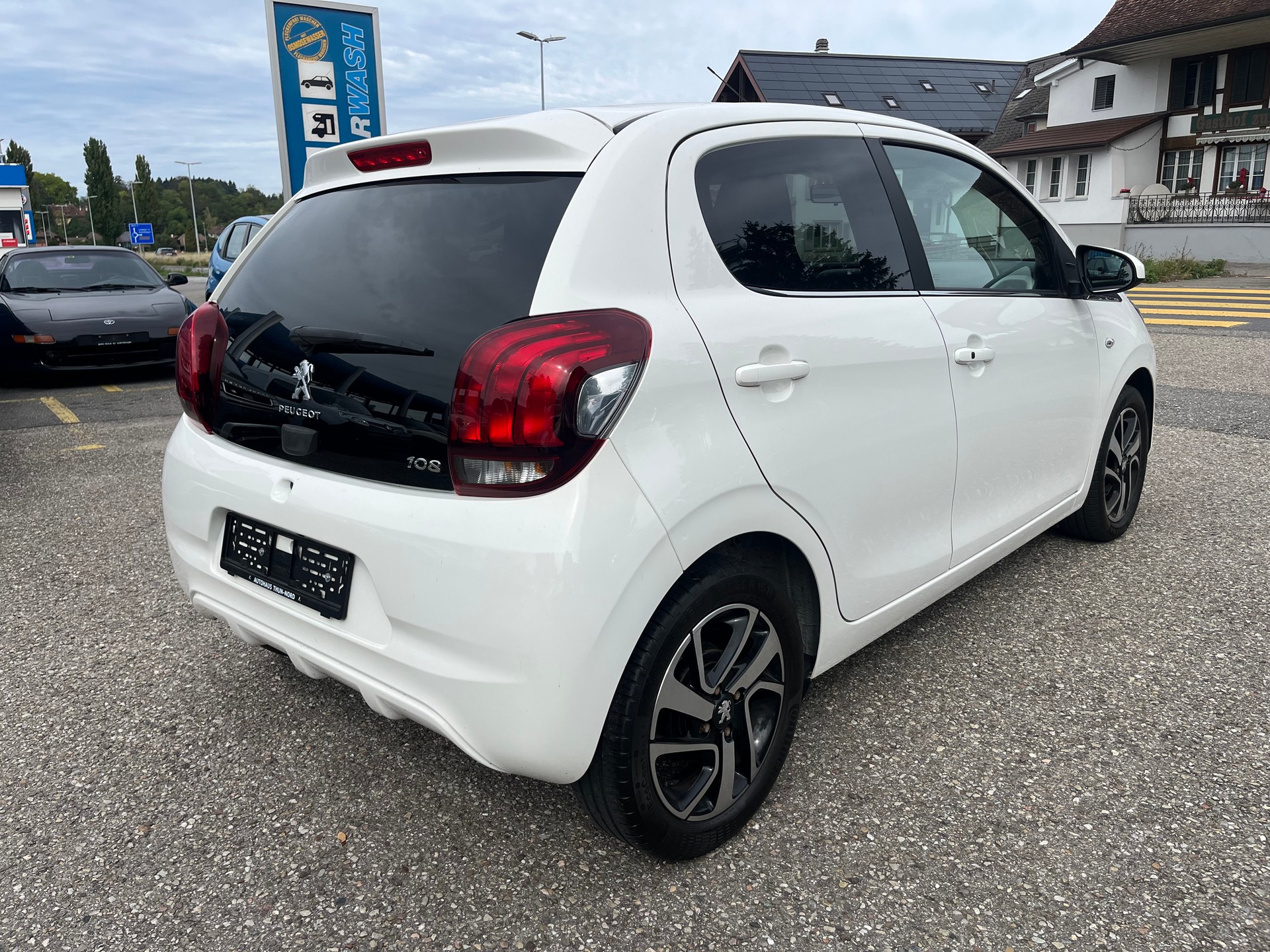 PEUGEOT 108 1.2 VTi Allure-image-4