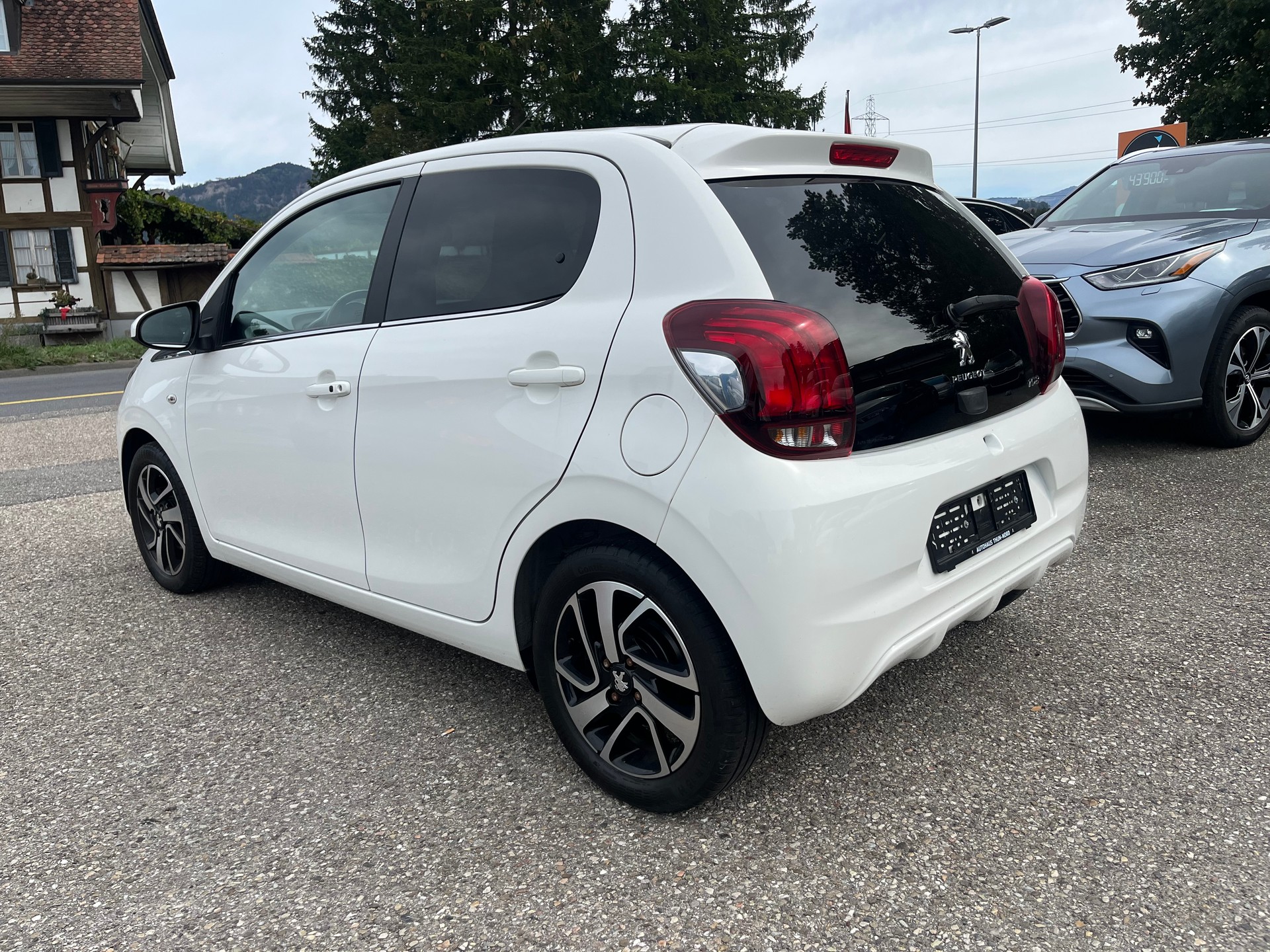 PEUGEOT 108 1.2 VTi Allure-image-6