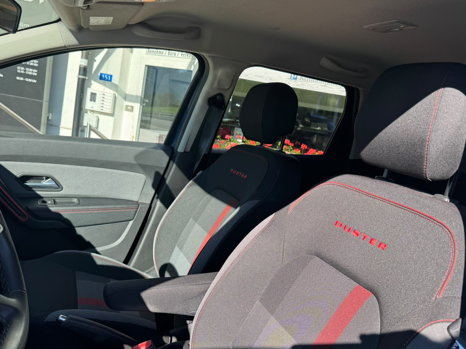 DACIA Duster 1.3 TCe 150 Ultimate 4WD-image-4