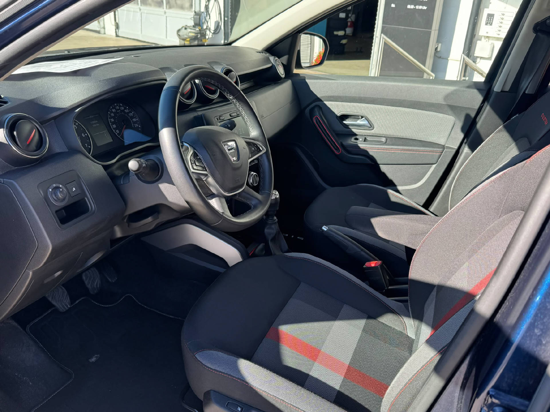 DACIA Duster 1.3 TCe 150 Ultimate 4WD-image-5