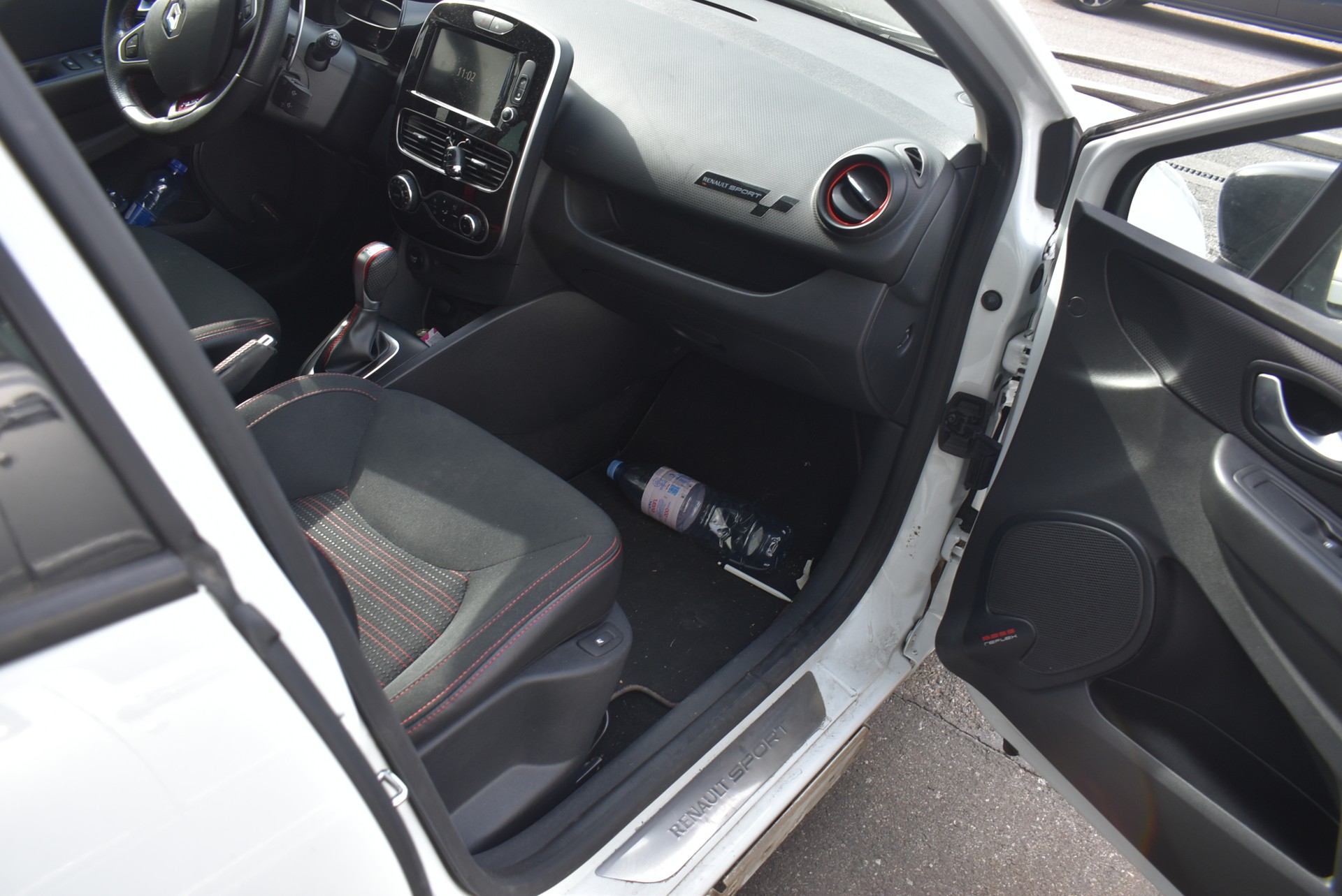 RENAULT Clio 1.6 T RS 220 Trophy EDC-image-13
