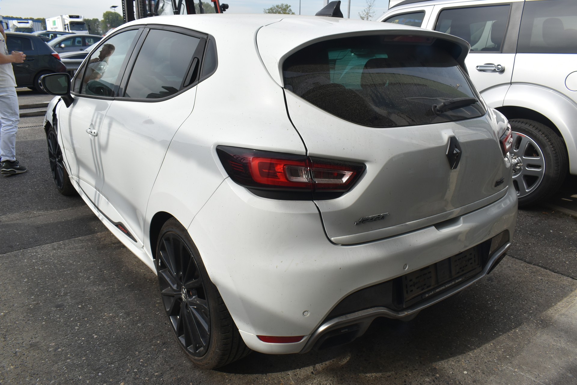 RENAULT Clio 1.6 T RS 220 Trophy EDC-image-9