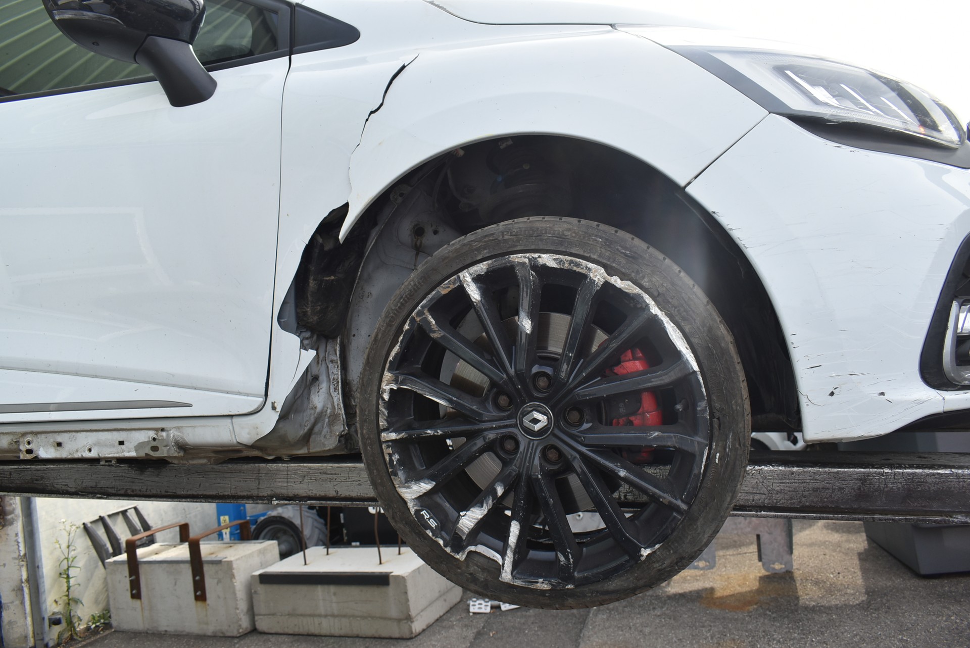 RENAULT Clio 1.6 T RS 220 Trophy EDC-image-1