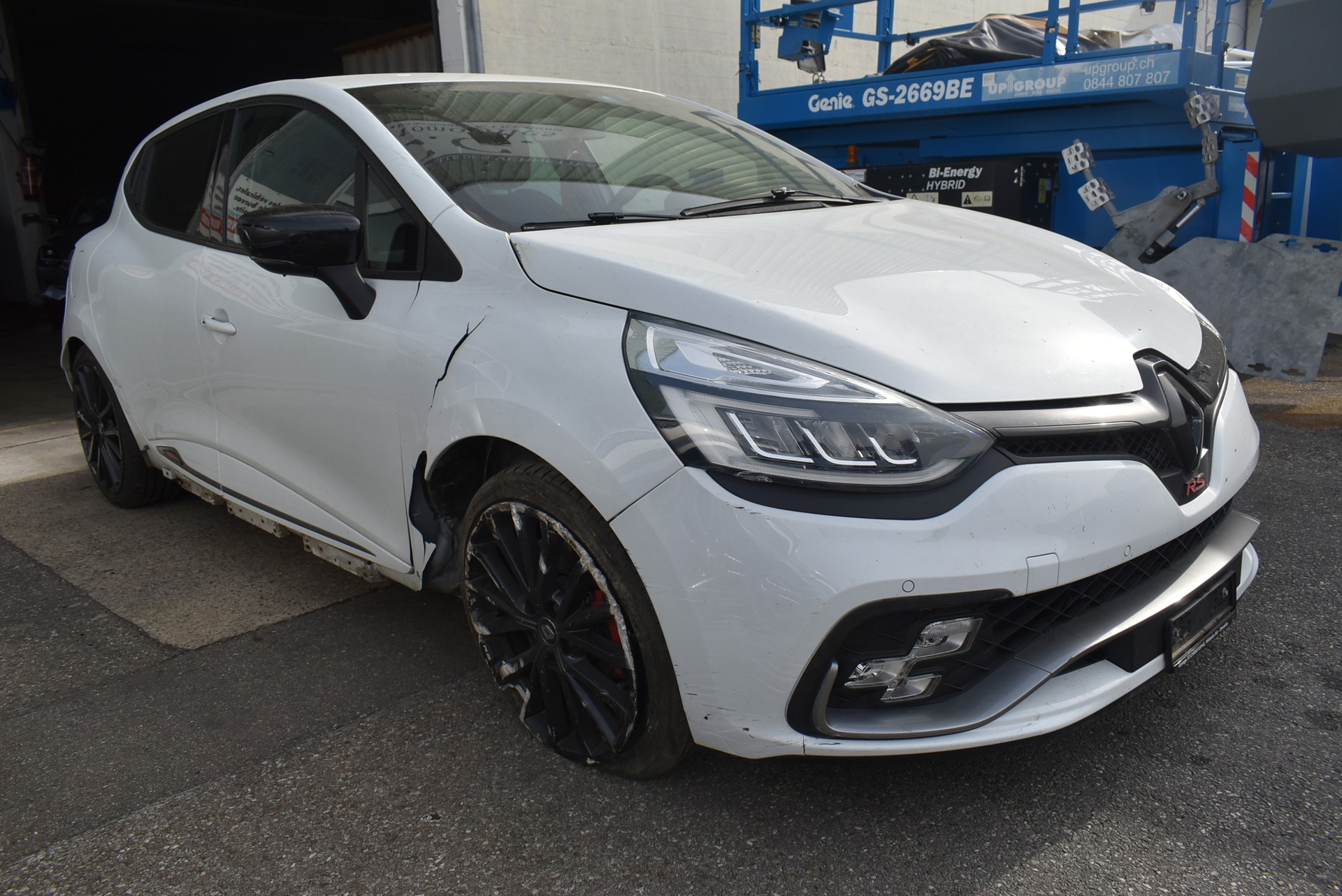 RENAULT Clio 1.6 T RS 220 Trophy EDC-image-0