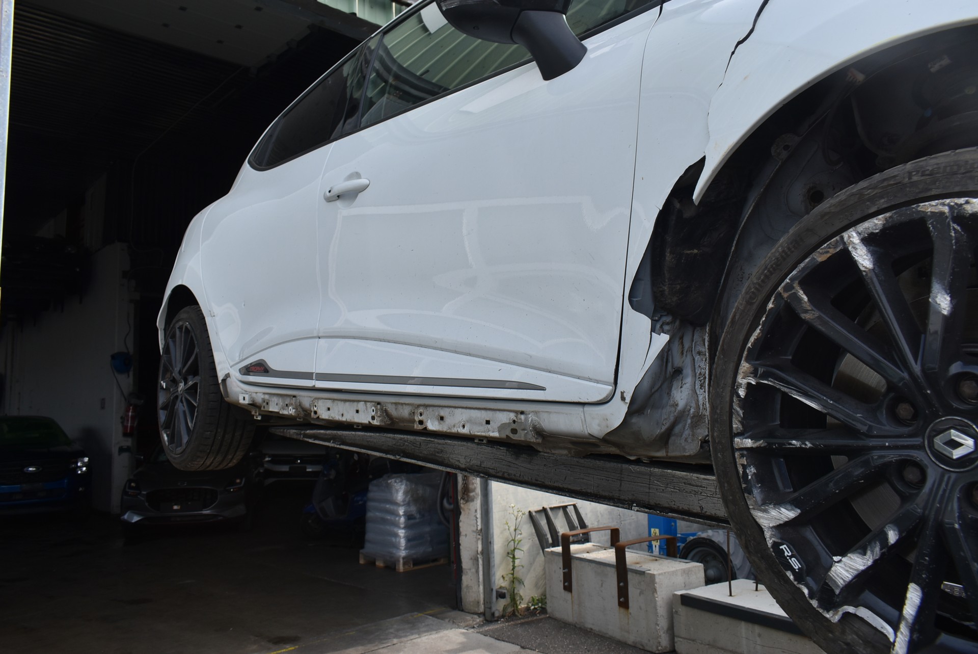 RENAULT Clio 1.6 T RS 220 Trophy EDC-image-3