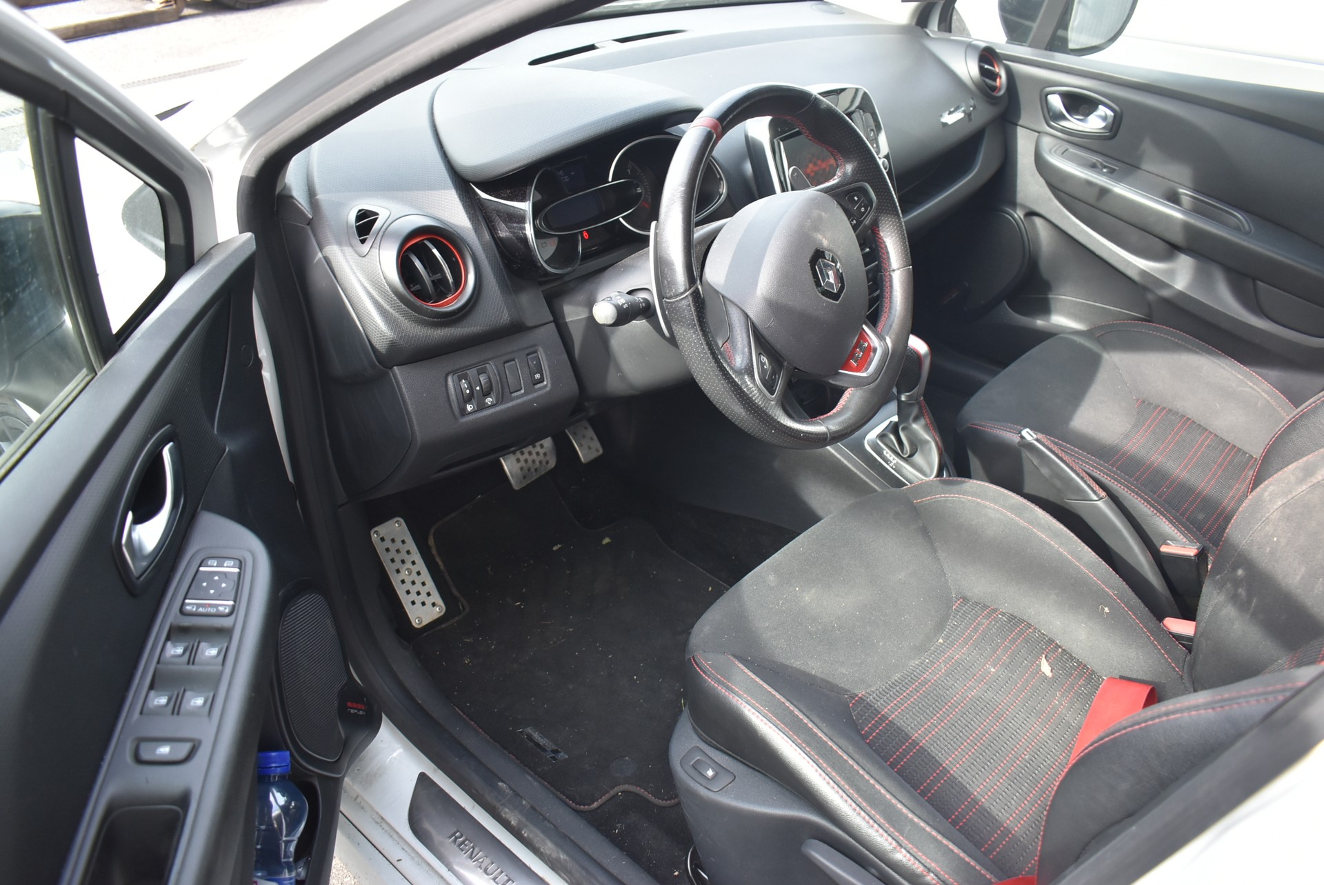 RENAULT Clio 1.6 T RS 220 Trophy EDC-image-6