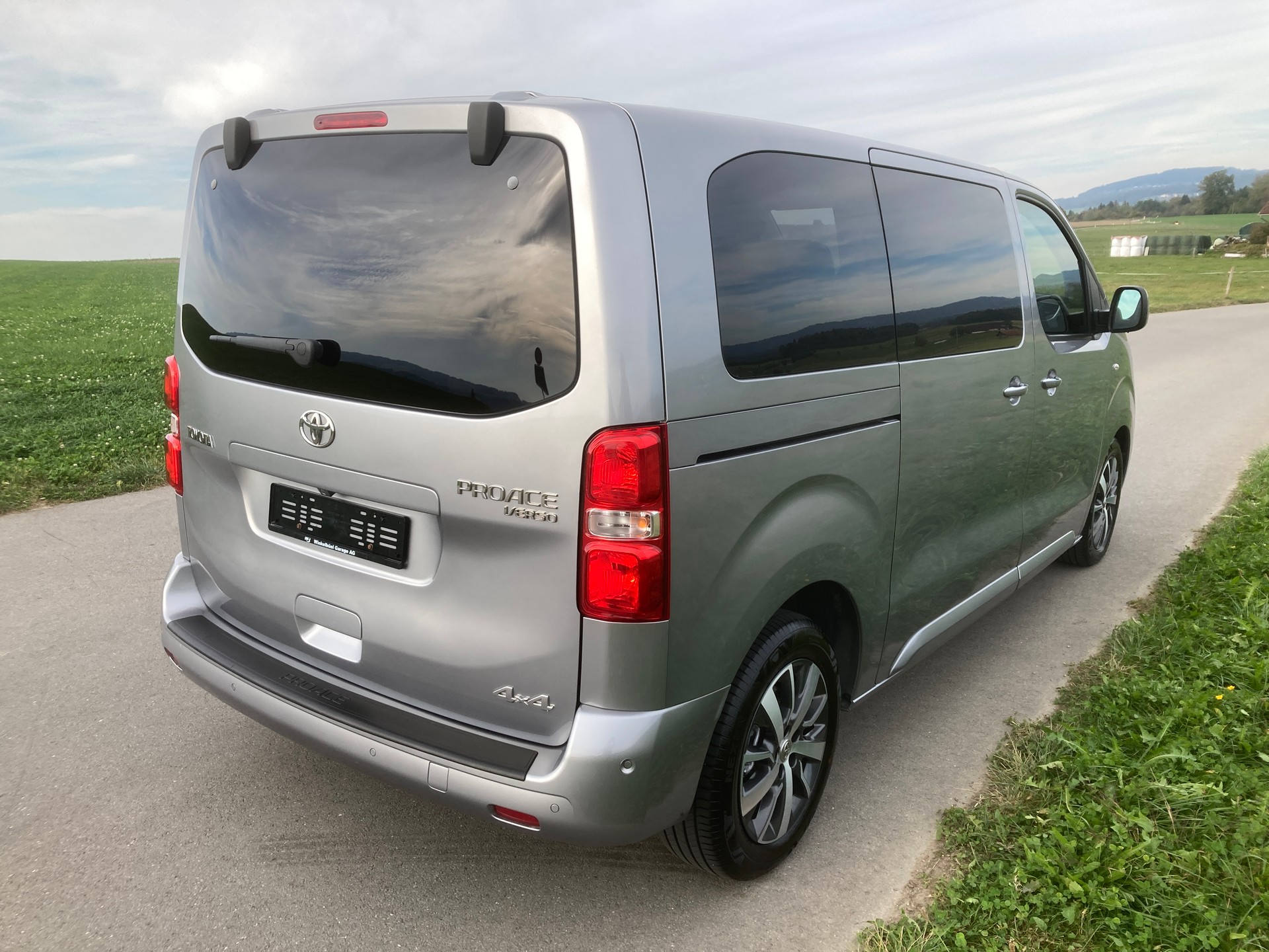 TOYOTA Proace Verso 2.0 D-4D 4x4 Trend Medium-image-2