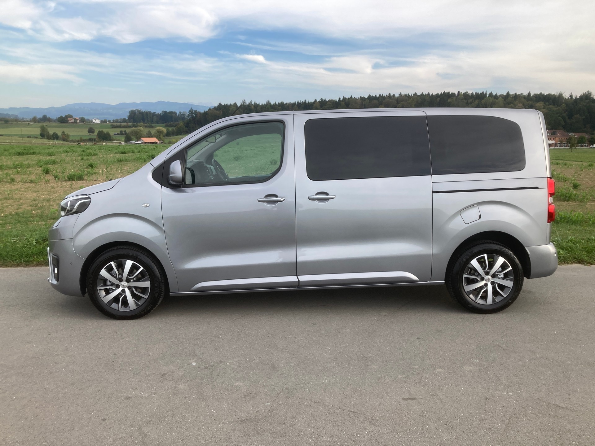 TOYOTA Proace Verso 2.0 D-4D 4x4 Trend Medium-image-4