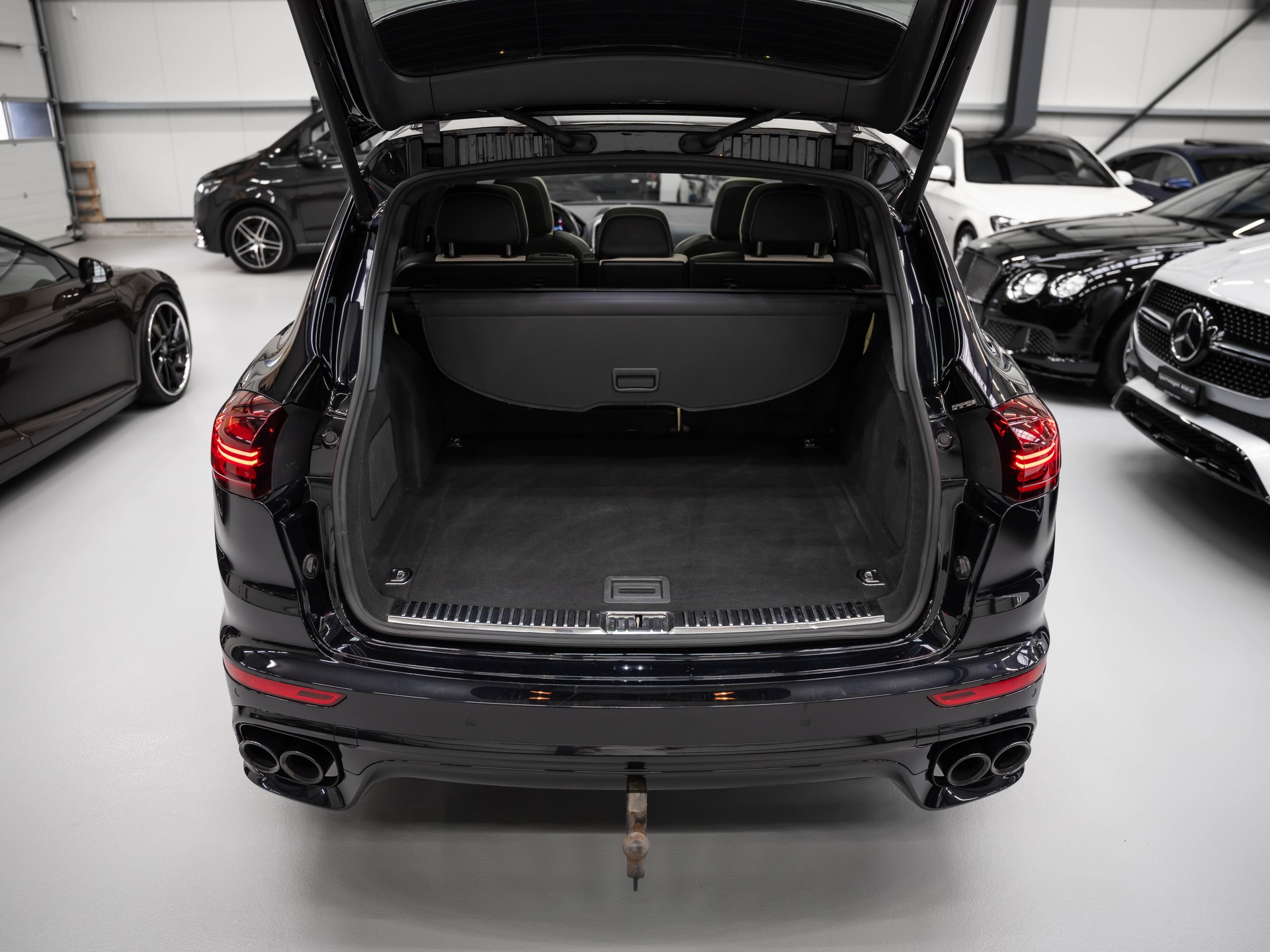 PORSCHE Cayenne Turbo-image-31