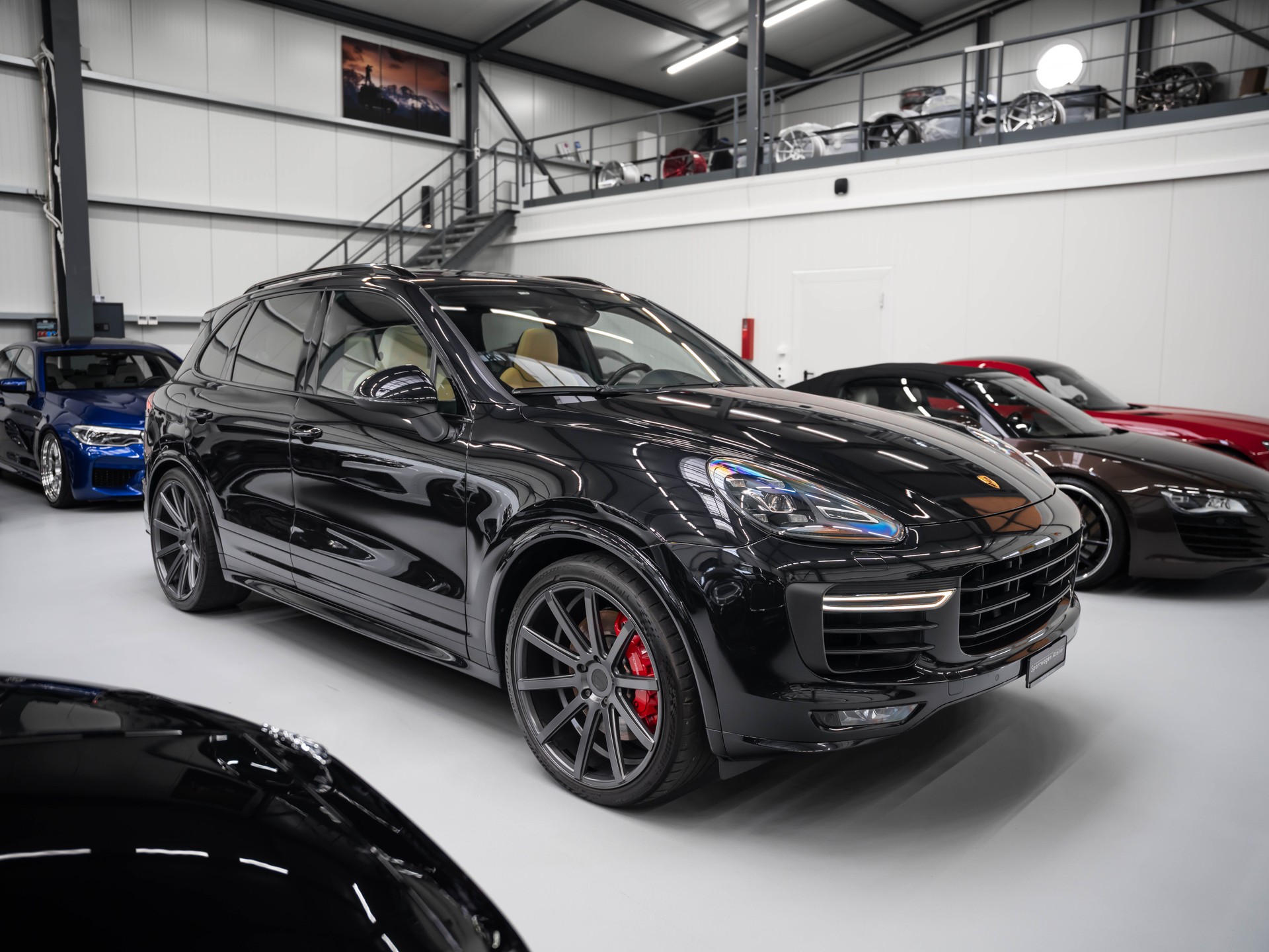 PORSCHE Cayenne Turbo-image-4