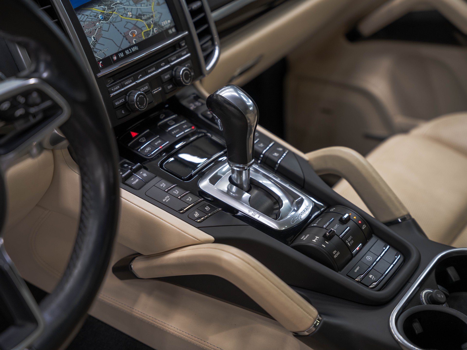 PORSCHE Cayenne Turbo-image-8