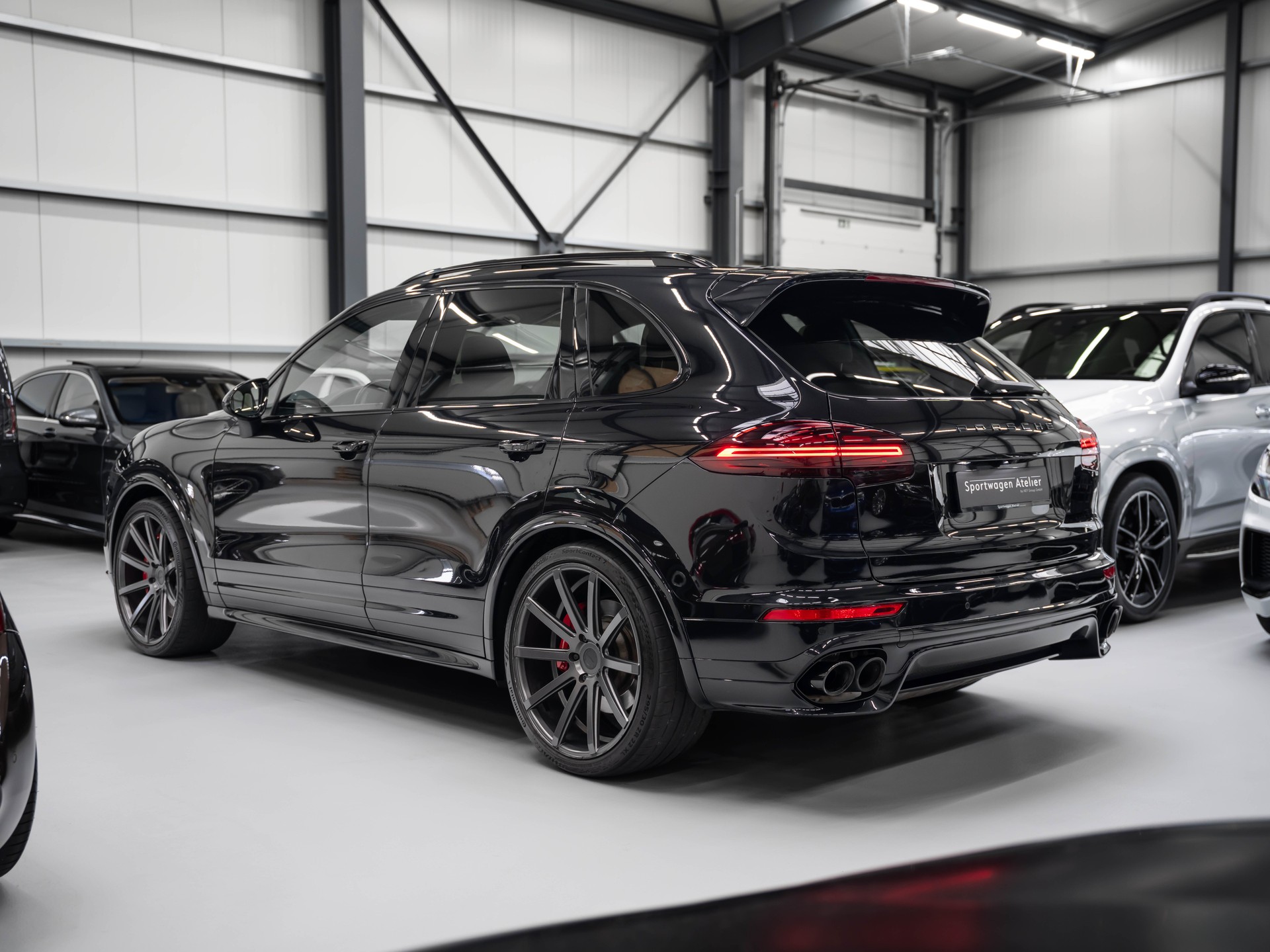 PORSCHE Cayenne Turbo-image-1