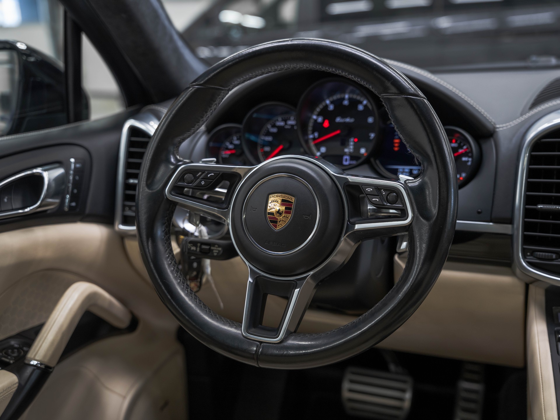 PORSCHE Cayenne Turbo-image-21