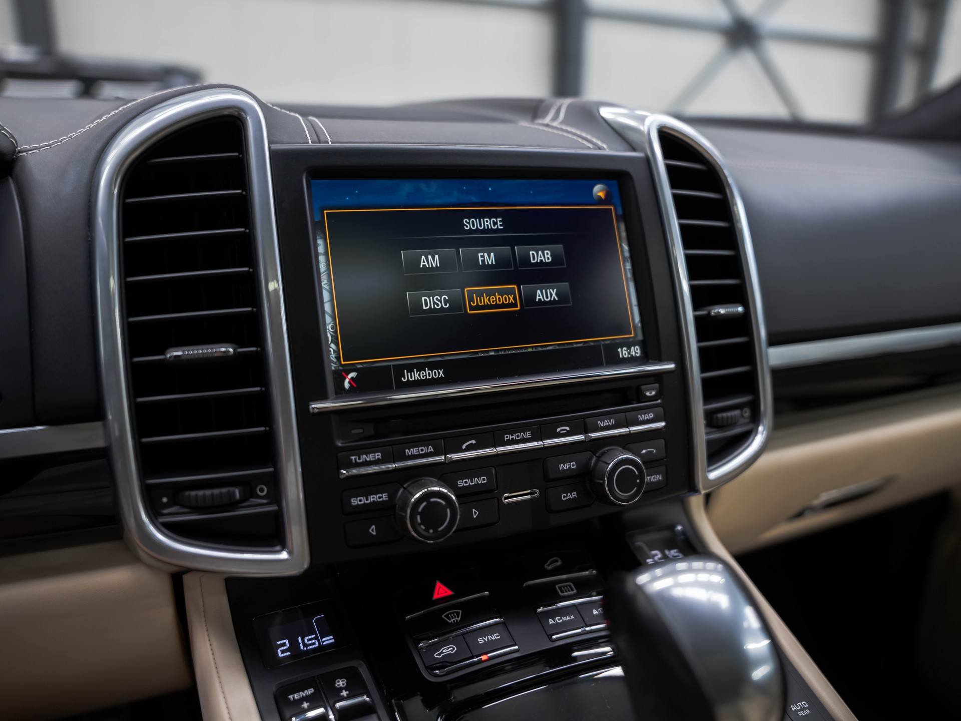 PORSCHE Cayenne Turbo-image-28