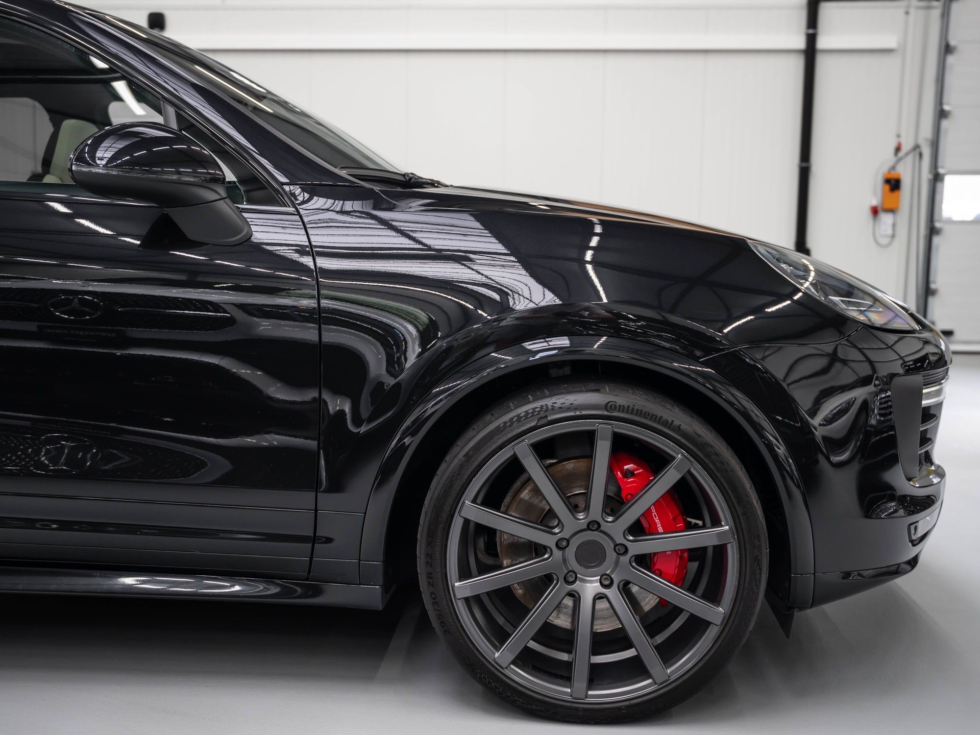 PORSCHE Cayenne Turbo-image-17