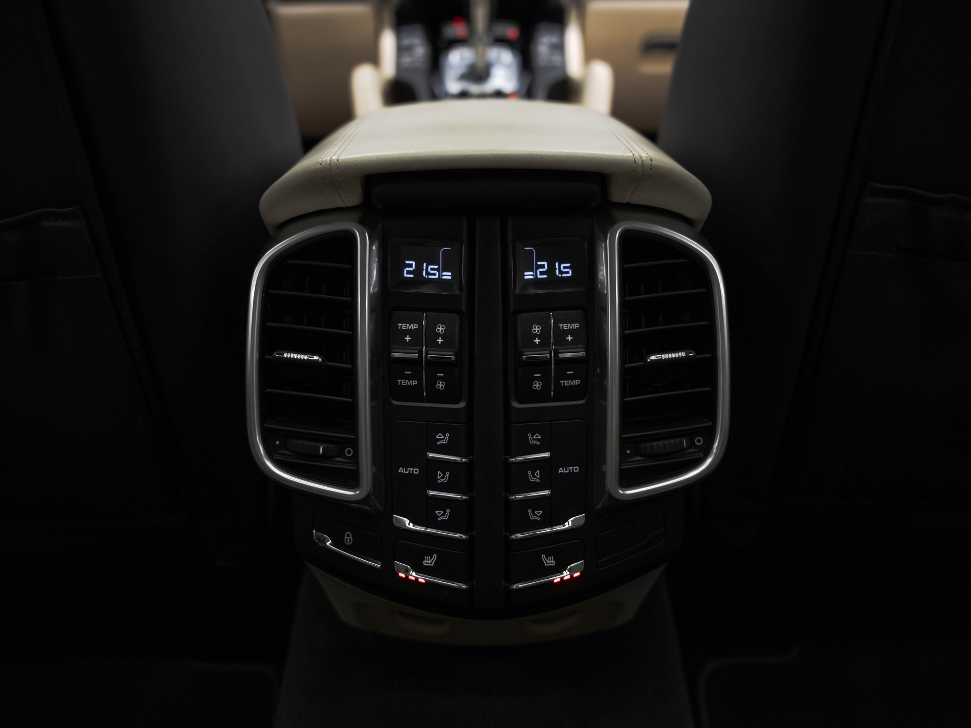 PORSCHE Cayenne Turbo-image-22