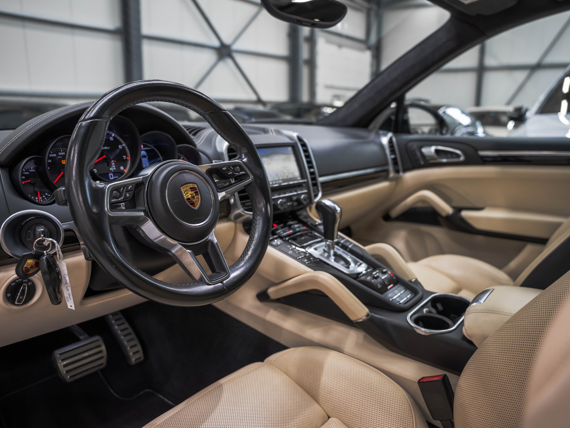 PORSCHE Cayenne Turbo-image-7