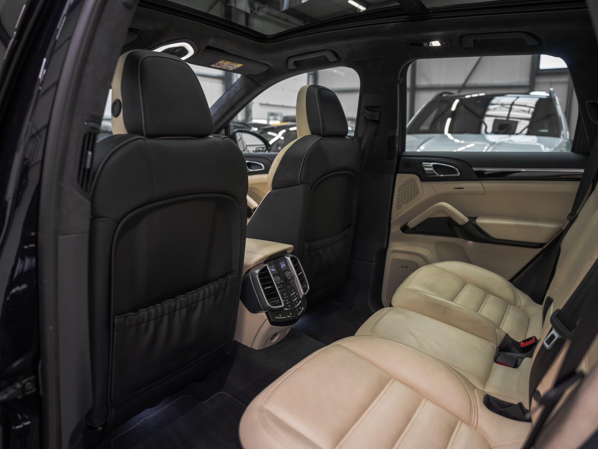 PORSCHE Cayenne Turbo-image-10