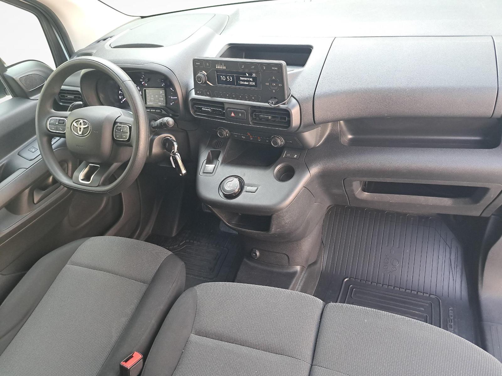 TOYOTA PROACE CITY Van L1 1.2 Active-image-8