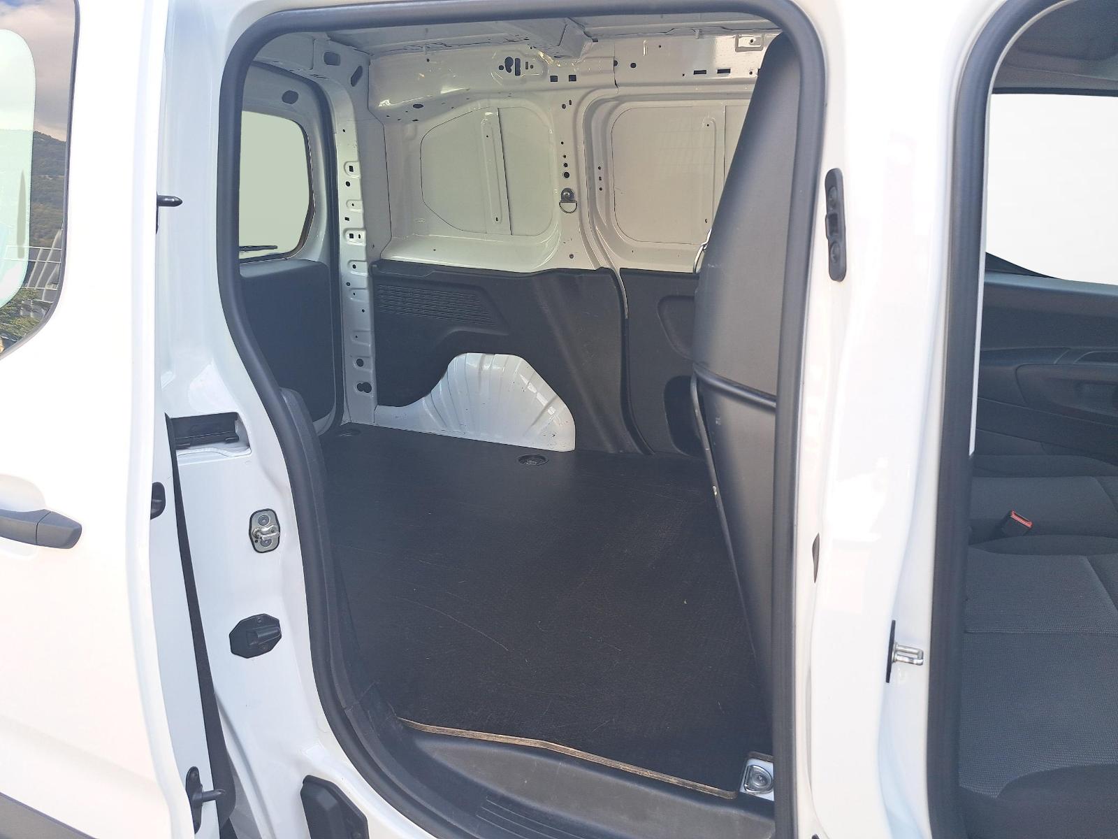 TOYOTA PROACE CITY Van L1 1.2 Active-image-10