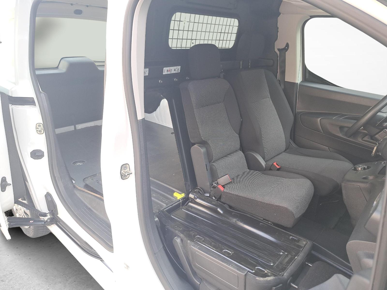 TOYOTA PROACE CITY Van L1 1.2 Active-image-12