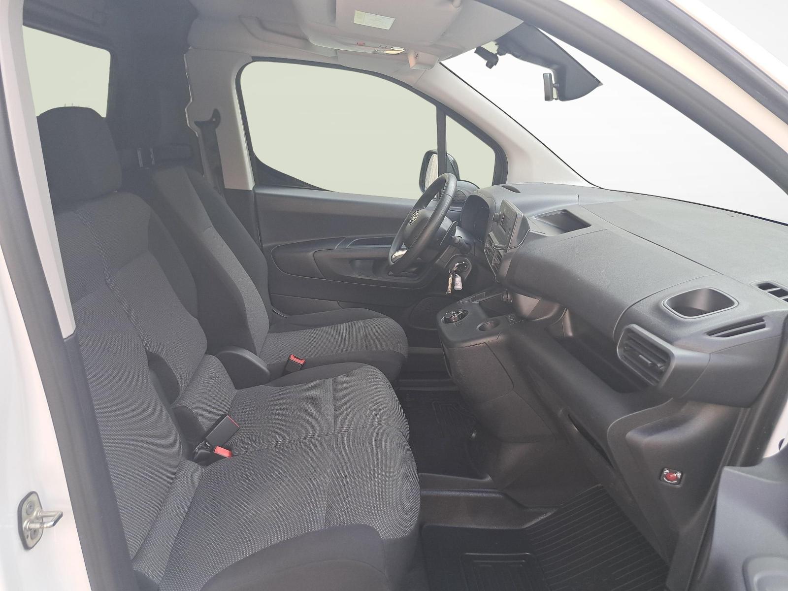 TOYOTA PROACE CITY Van L1 1.2 Active-image-9